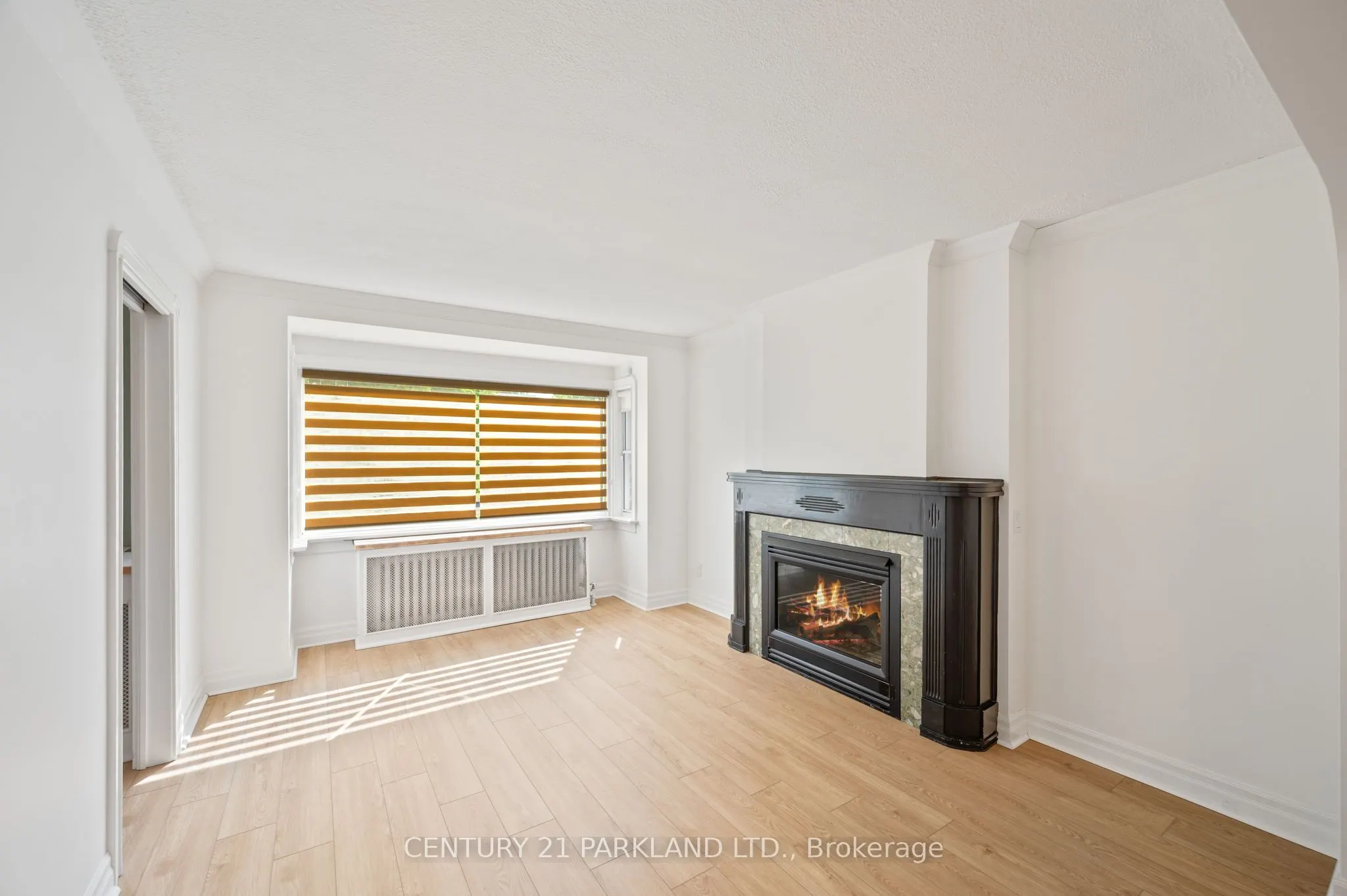 6 Roblin Avenue