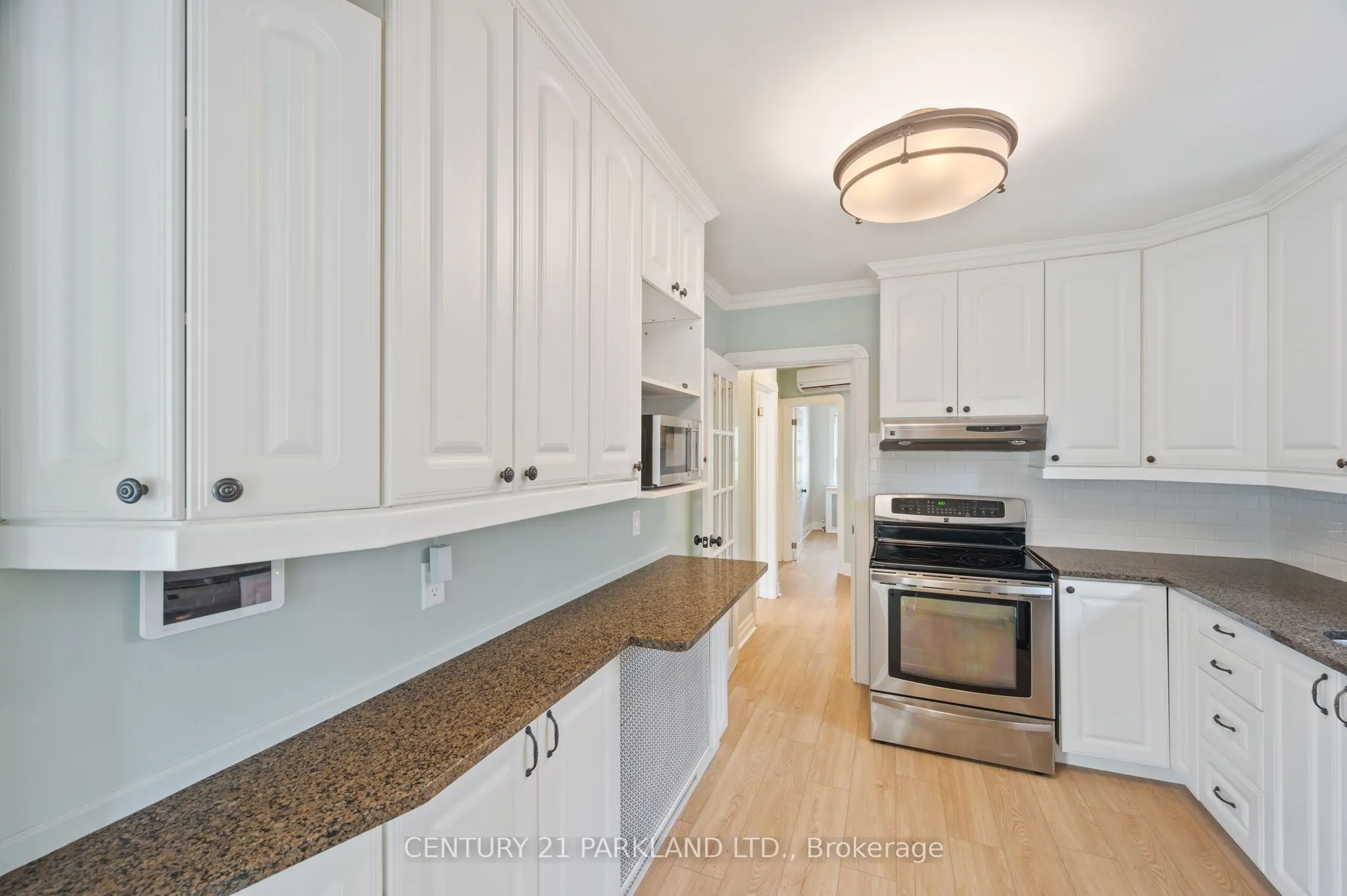 6 Roblin Avenue
