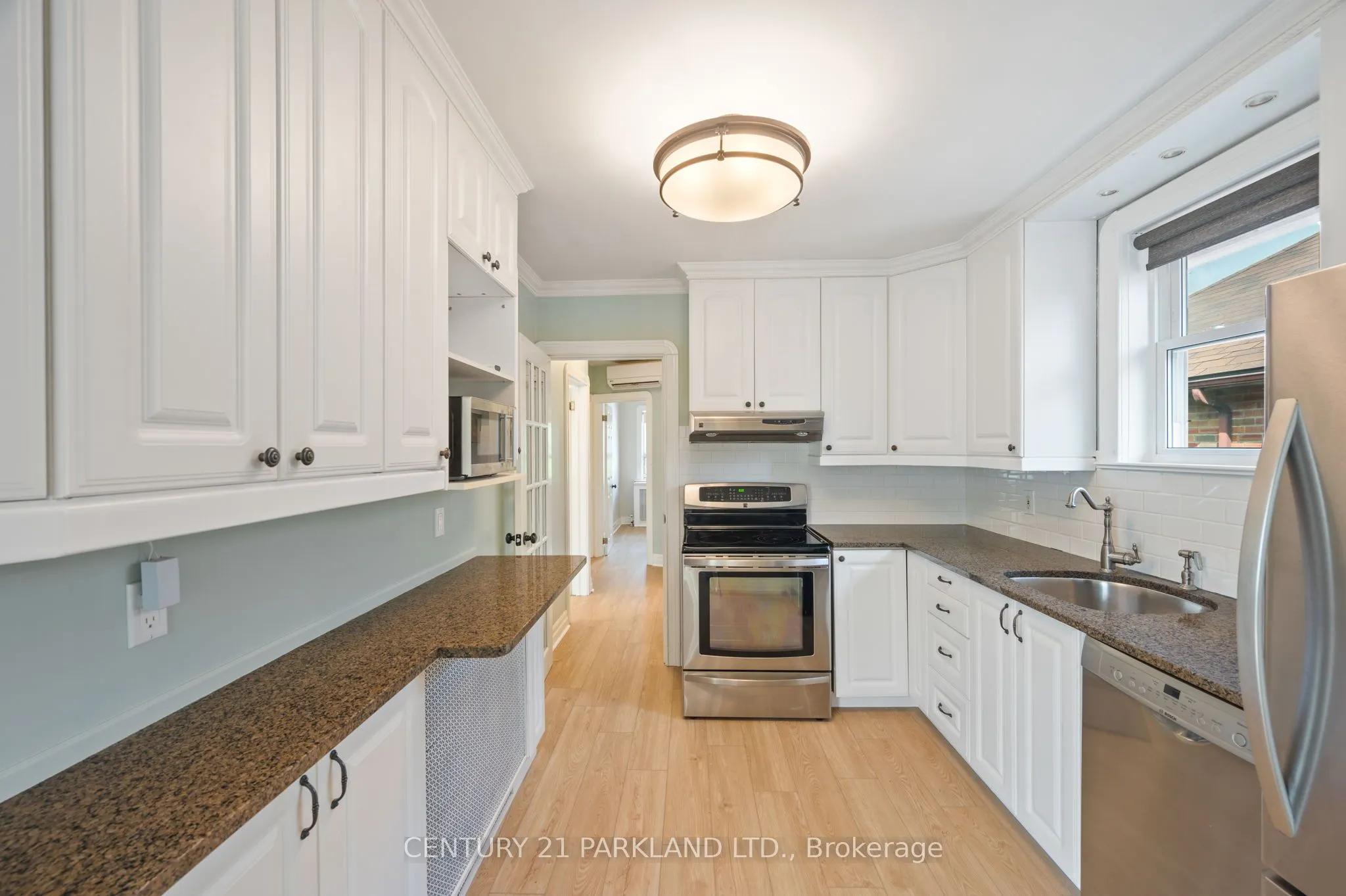 6 Roblin Avenue