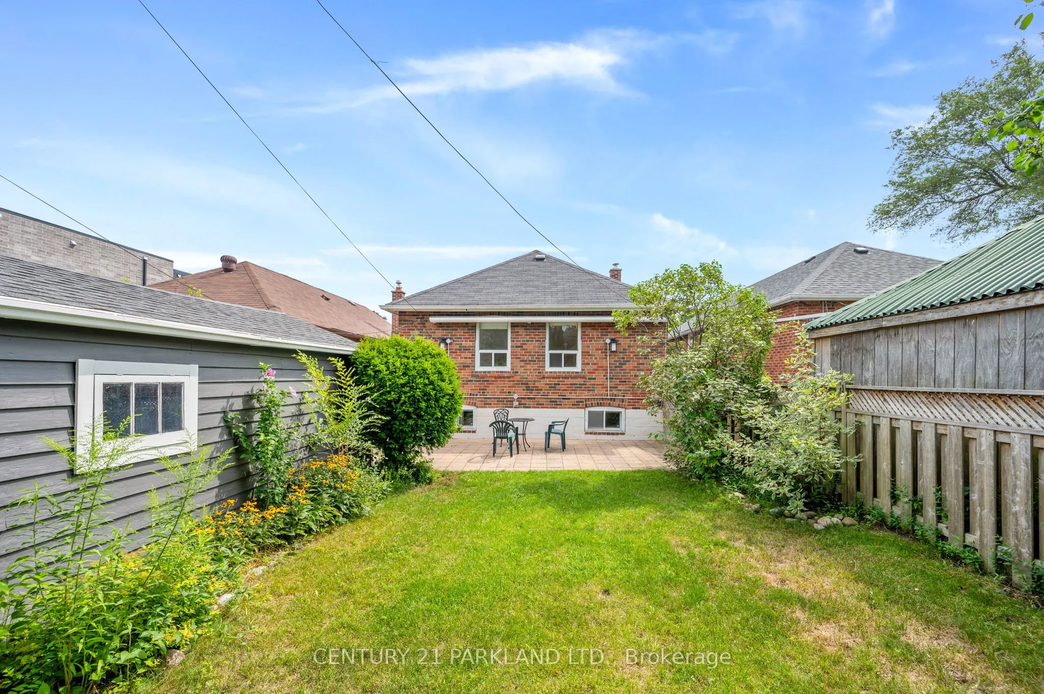 6 Roblin Avenue