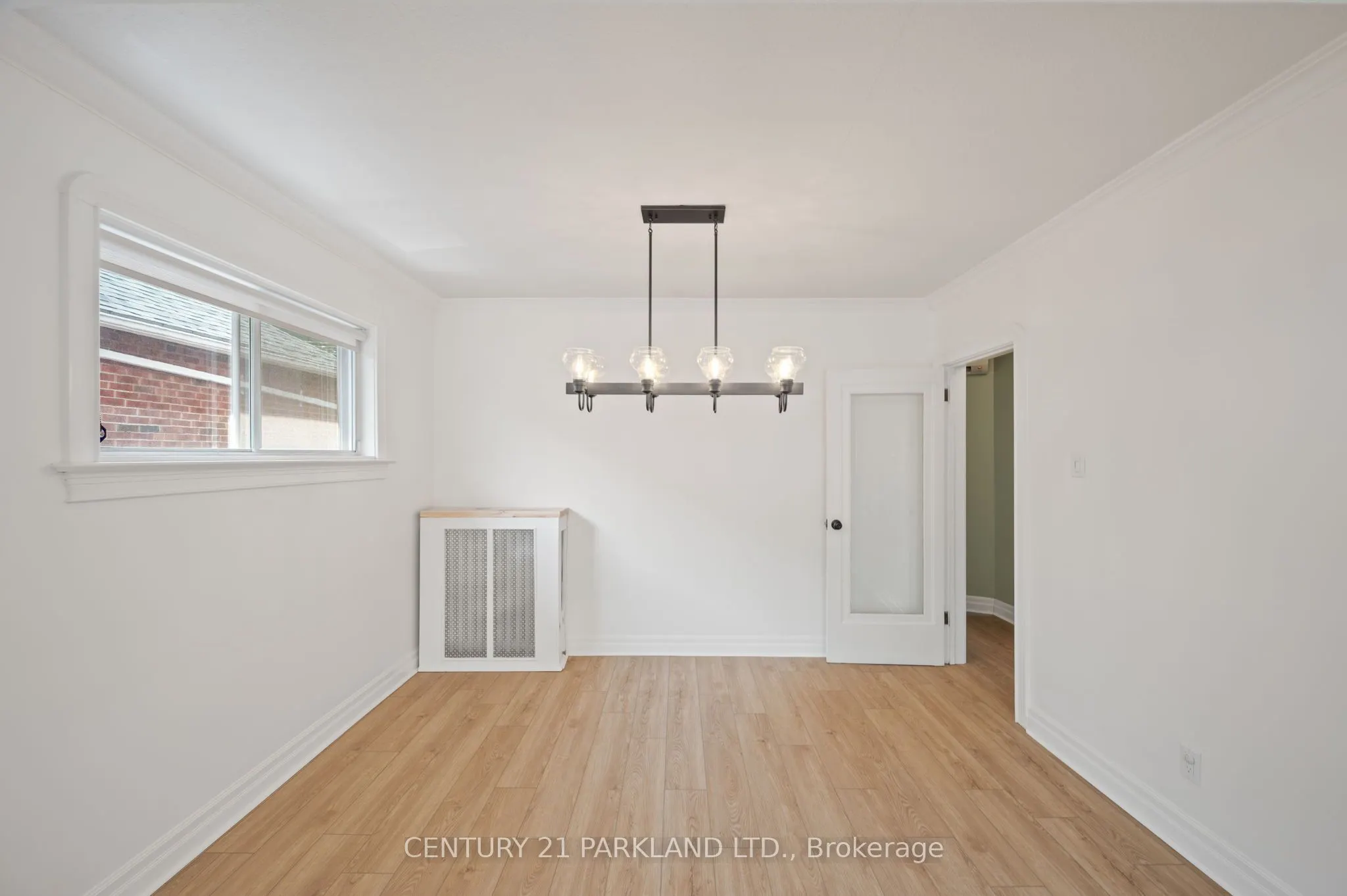6 Roblin Avenue