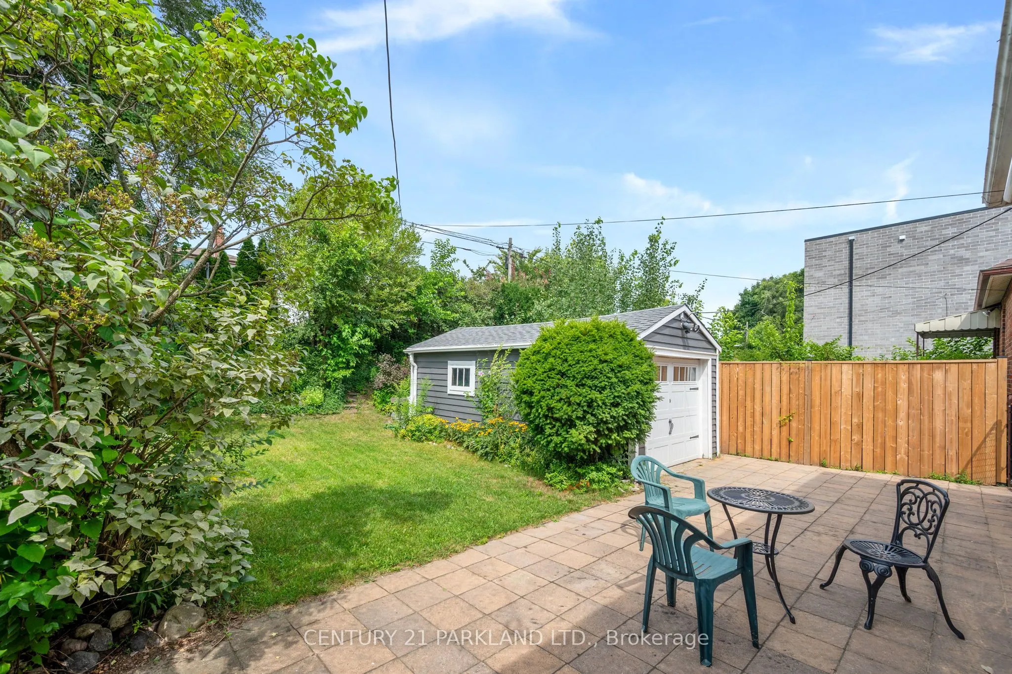 6 Roblin Avenue
