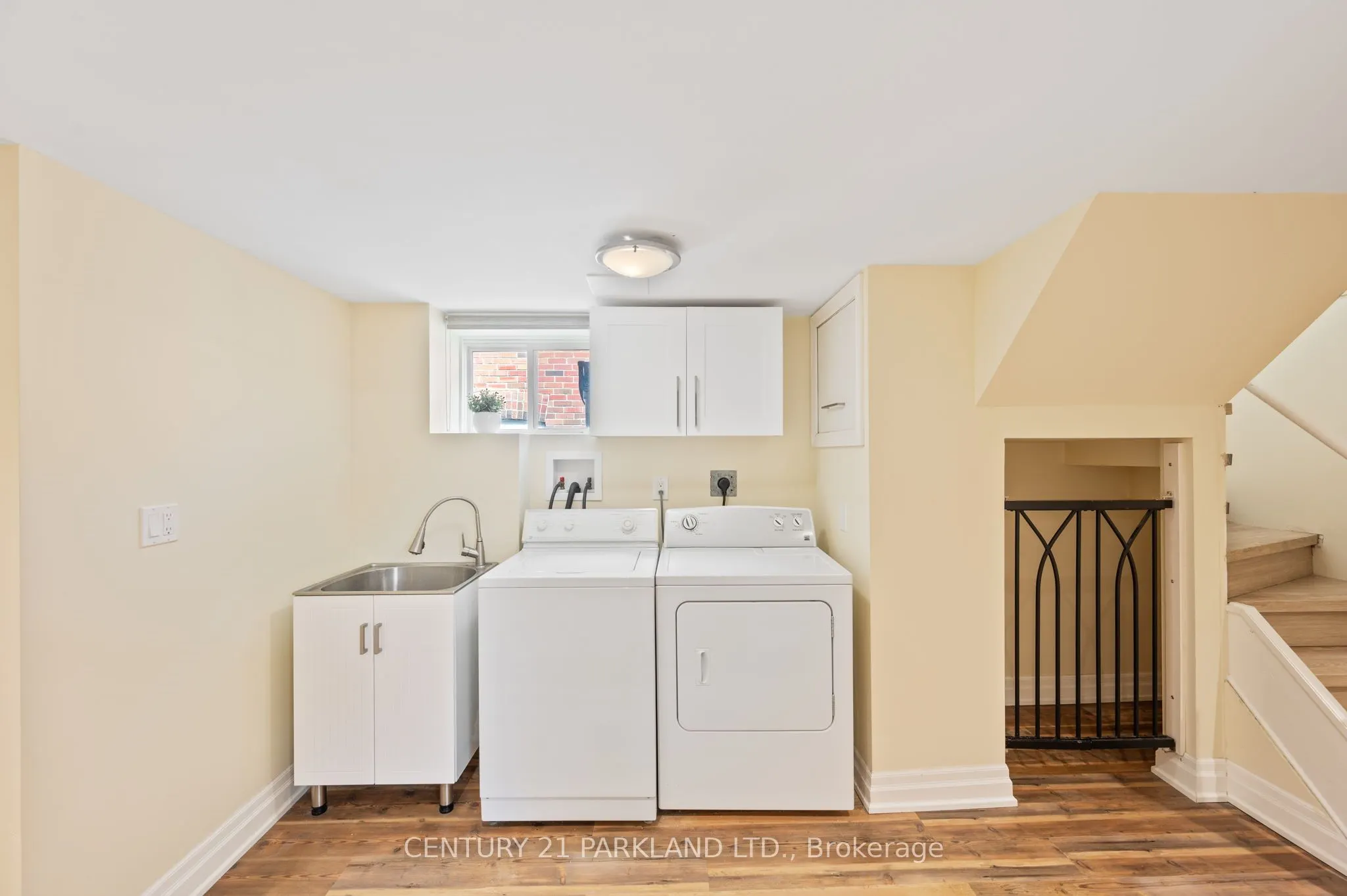 6 Roblin Avenue