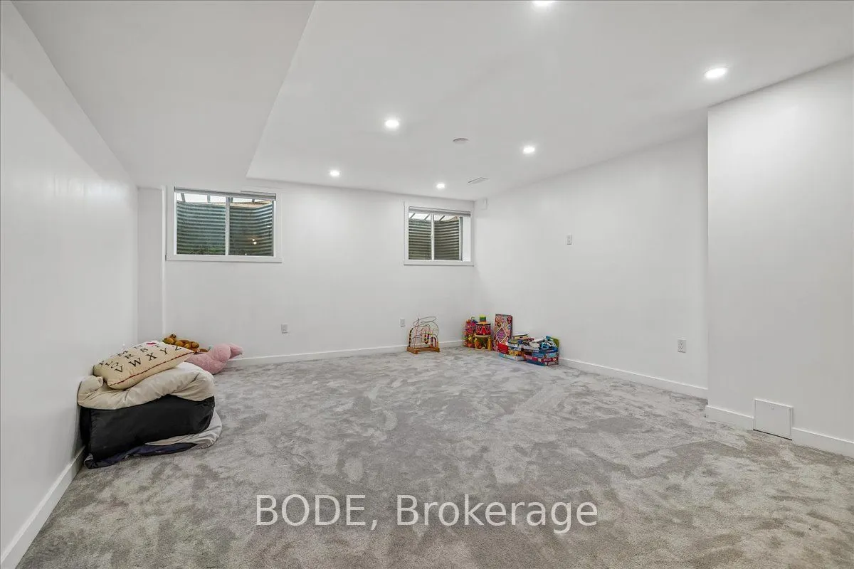 15 Huggins Drive