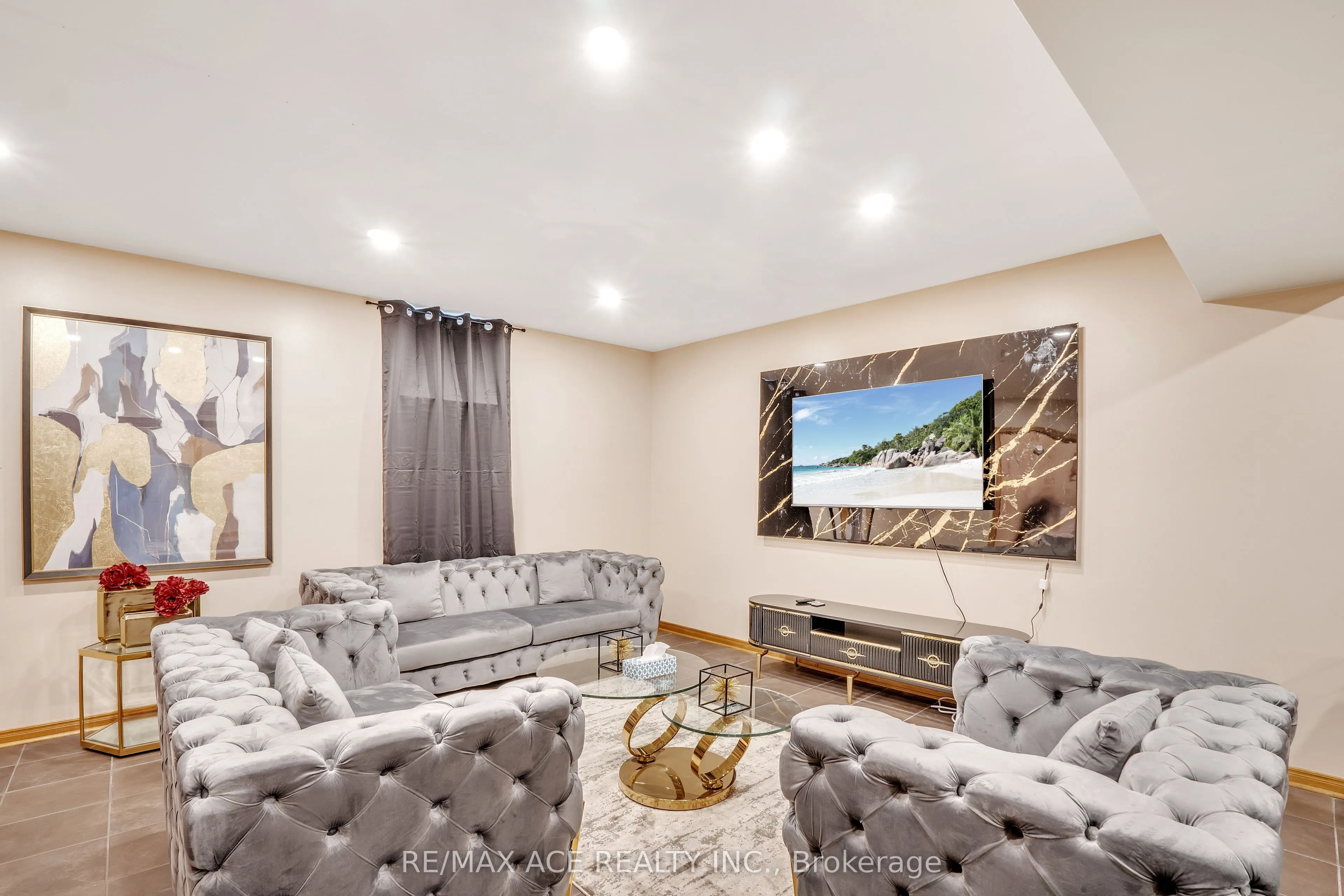 52 West Beach Road