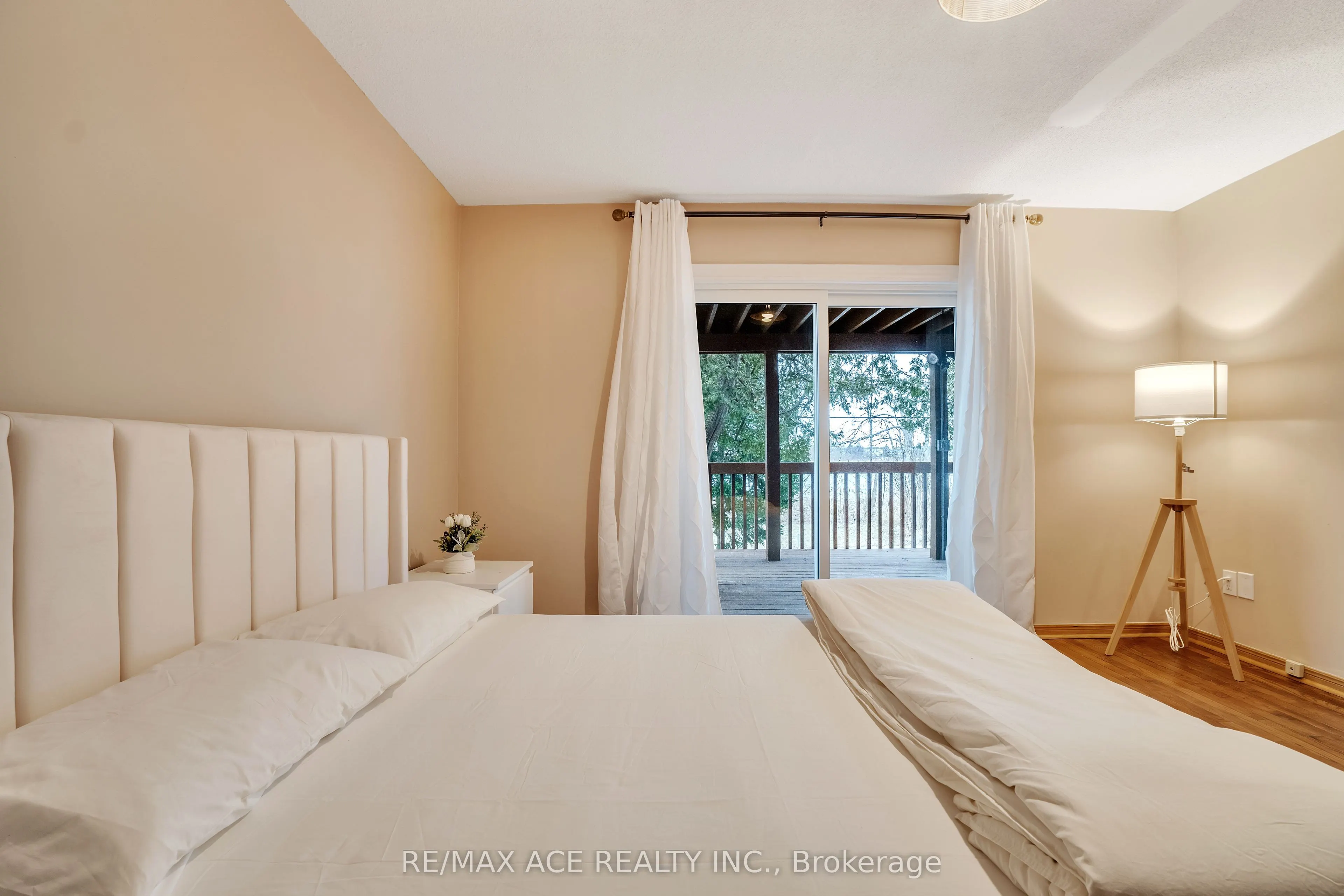 52 West Beach Road