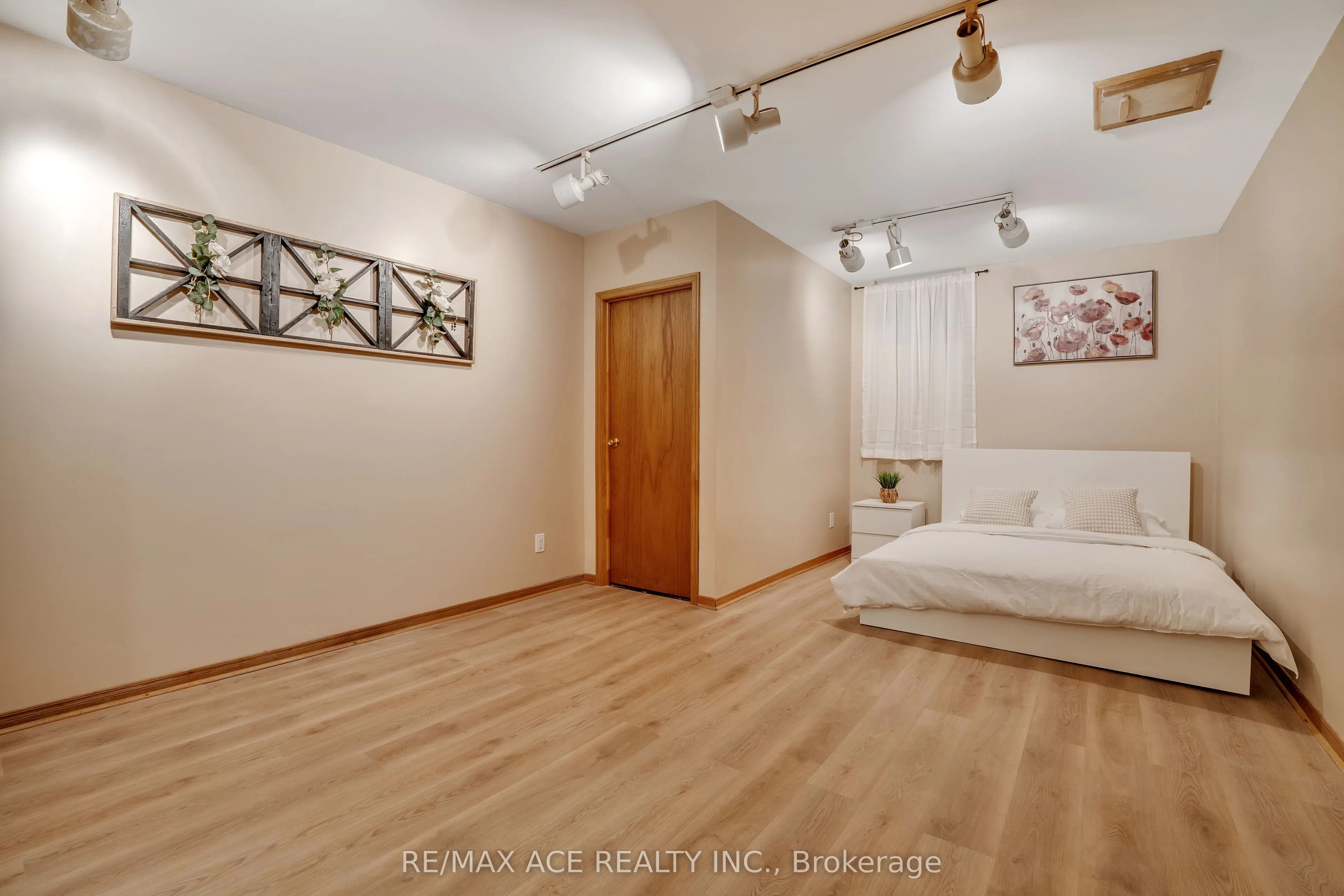 52 West Beach Road