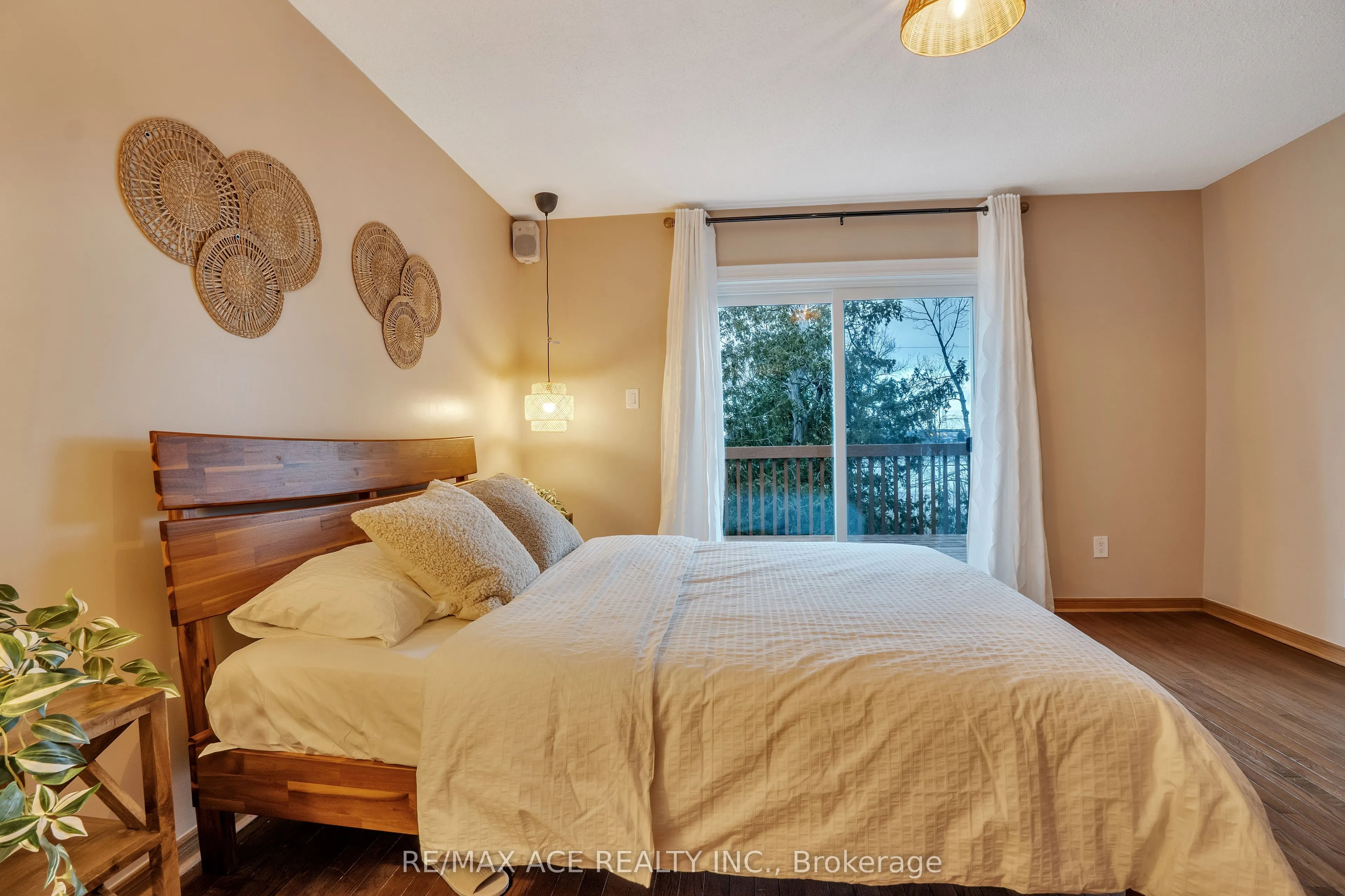 52 West Beach Road