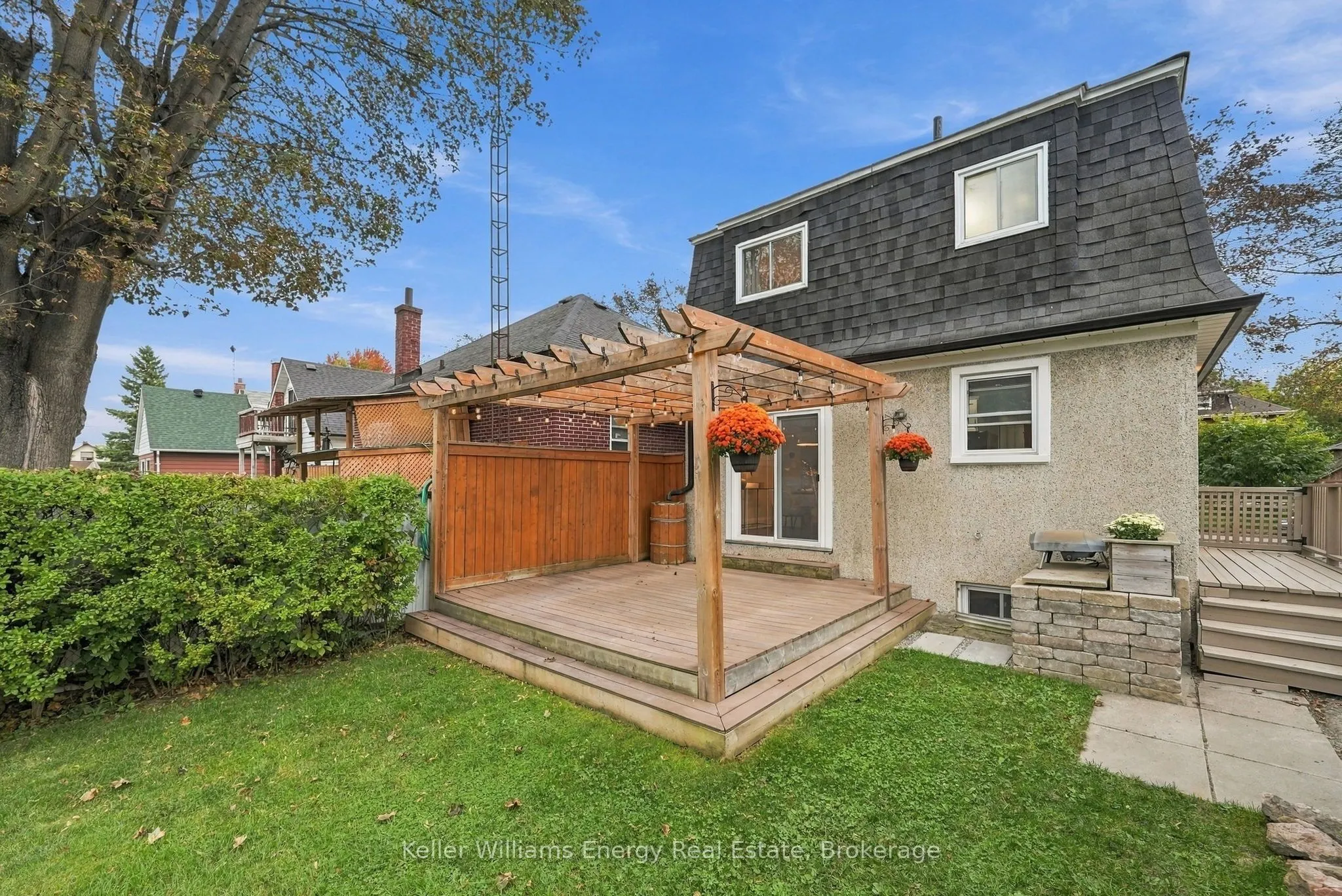 286 Gliddon Avenue