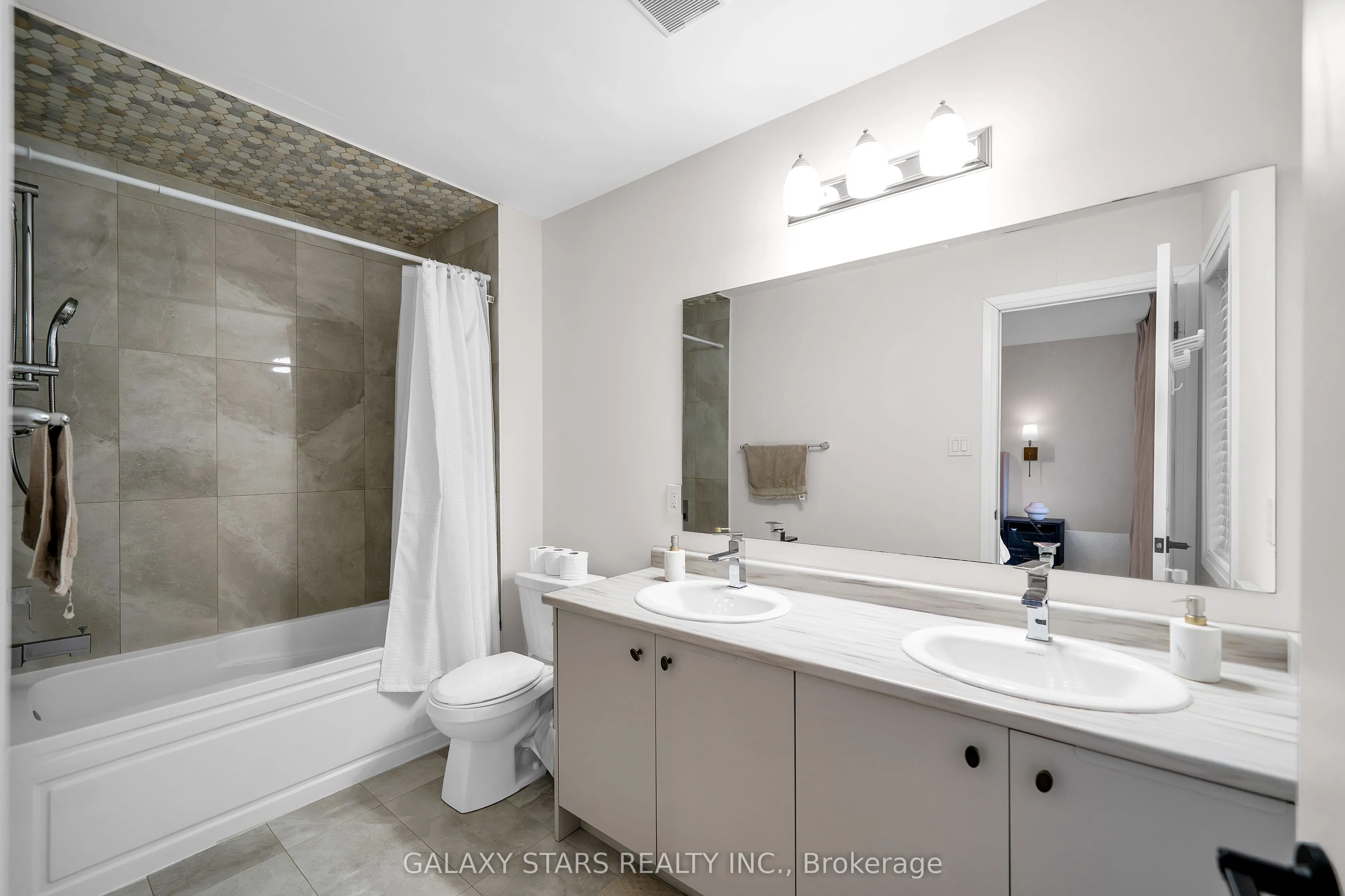 50 Ambereen Place