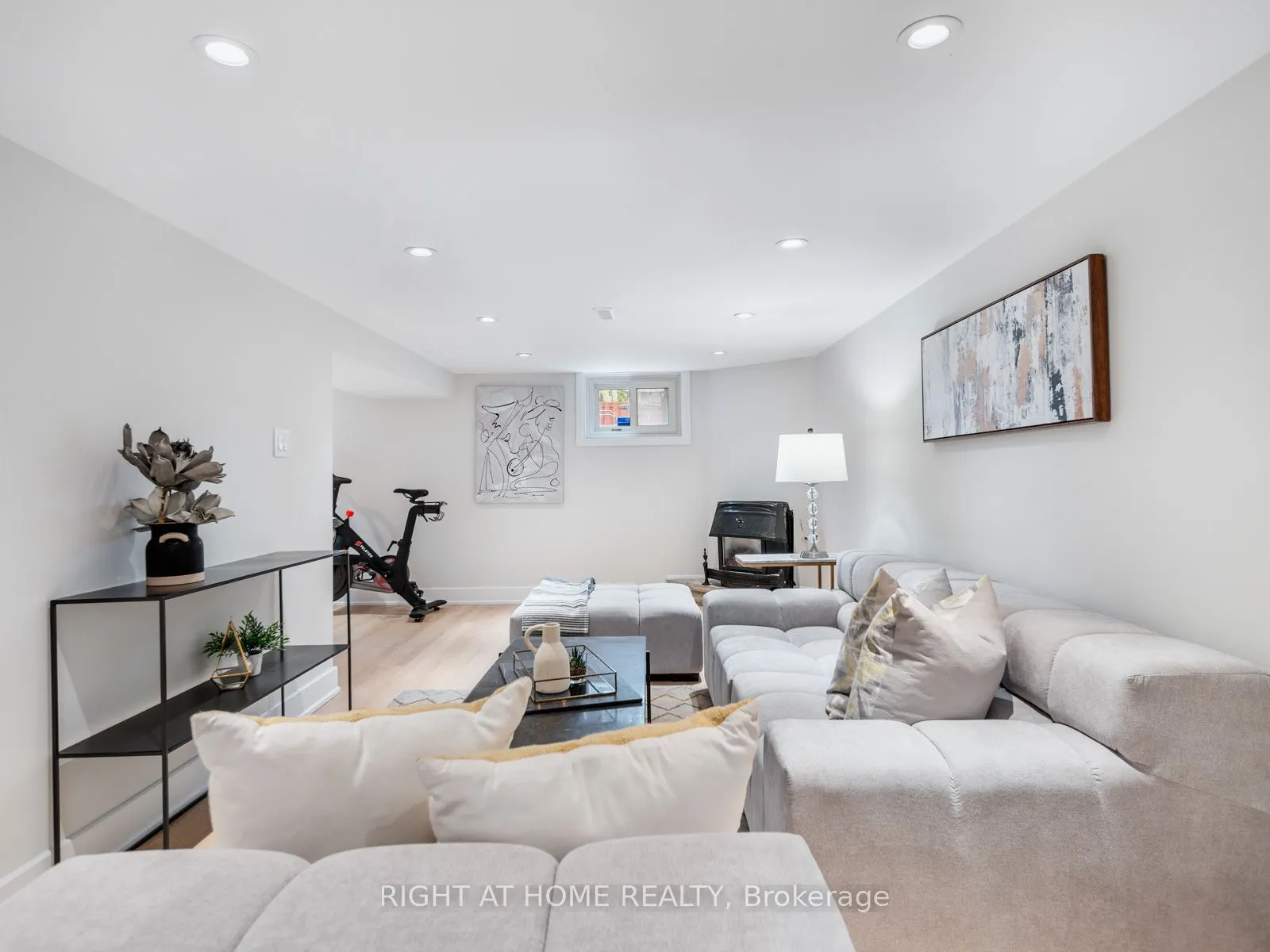 49 Amsterdam Avenue