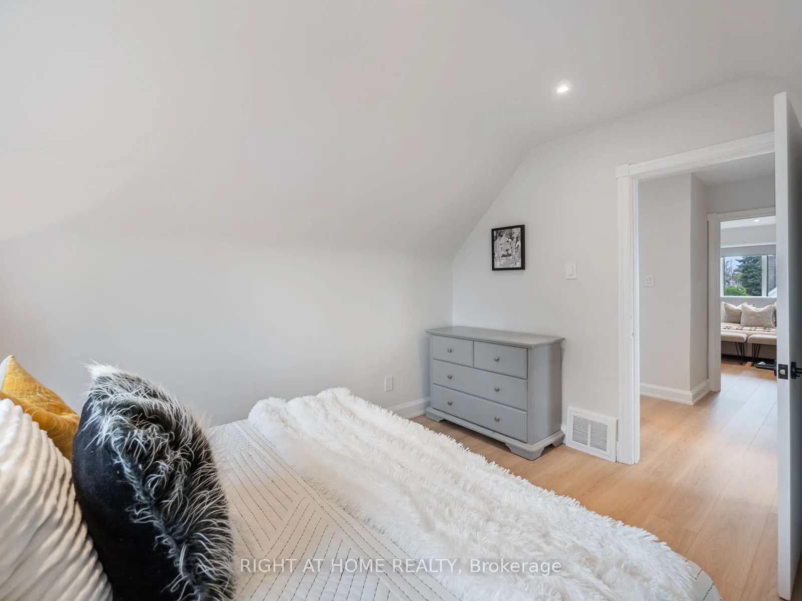 49 Amsterdam Avenue