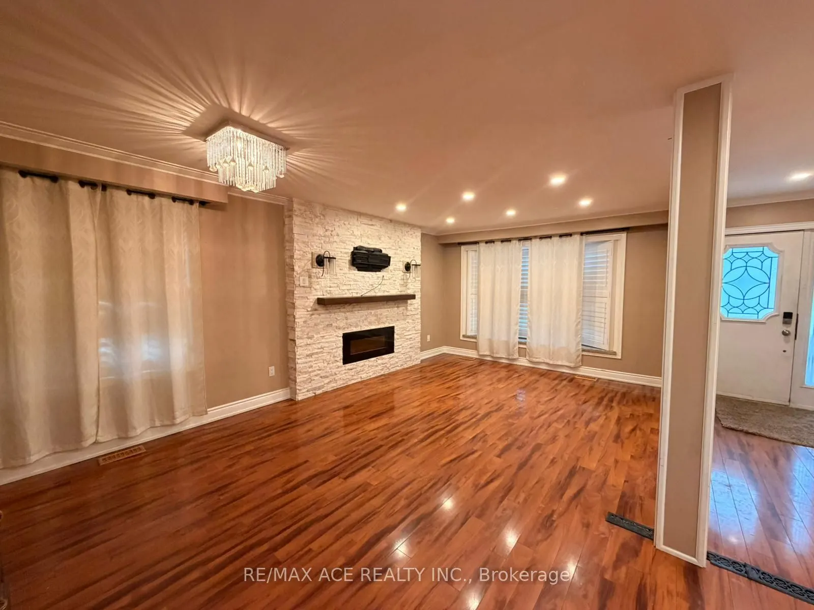 48 Ronway Crescent #Main