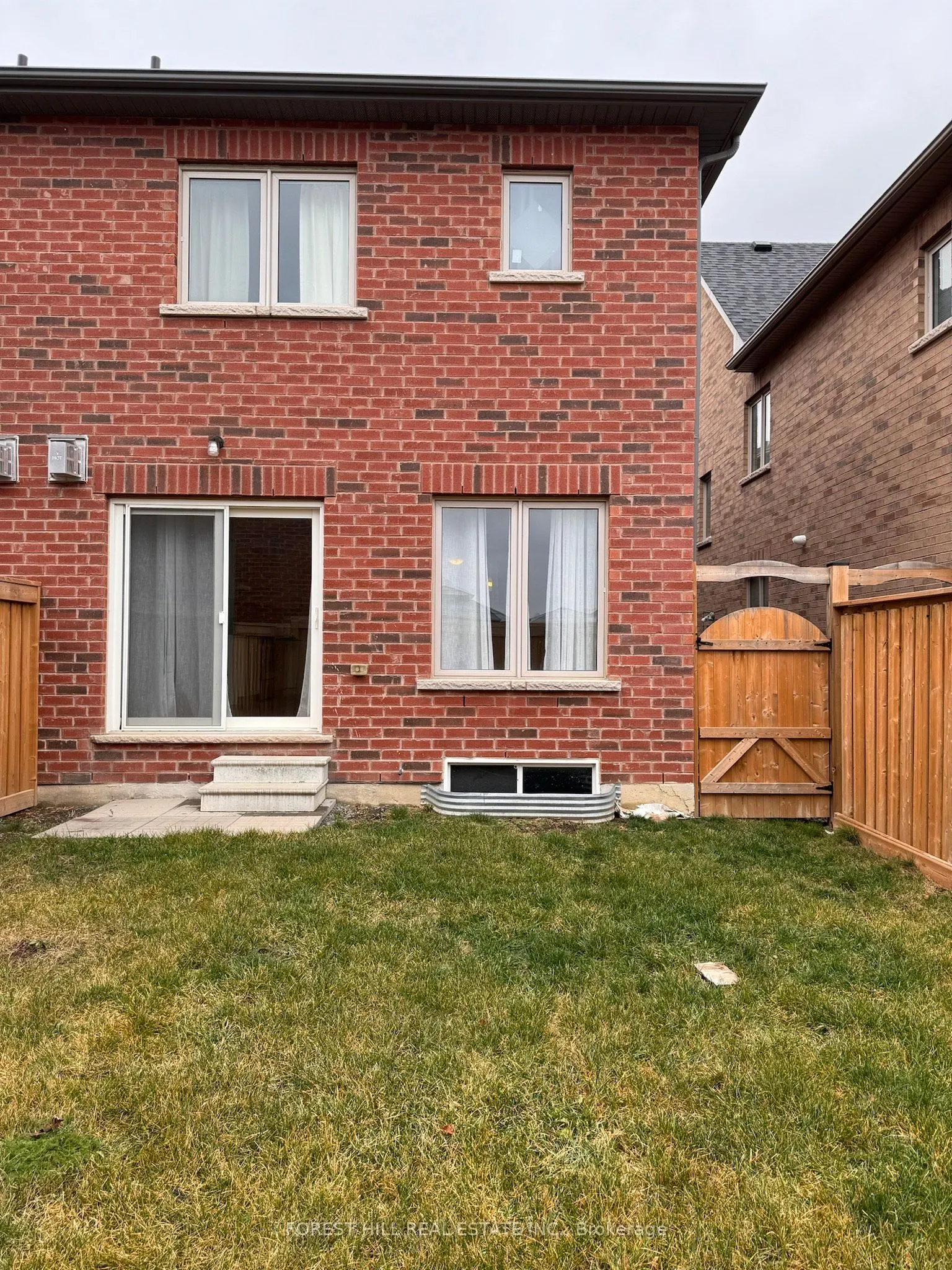 2448 Equestrian Crescent