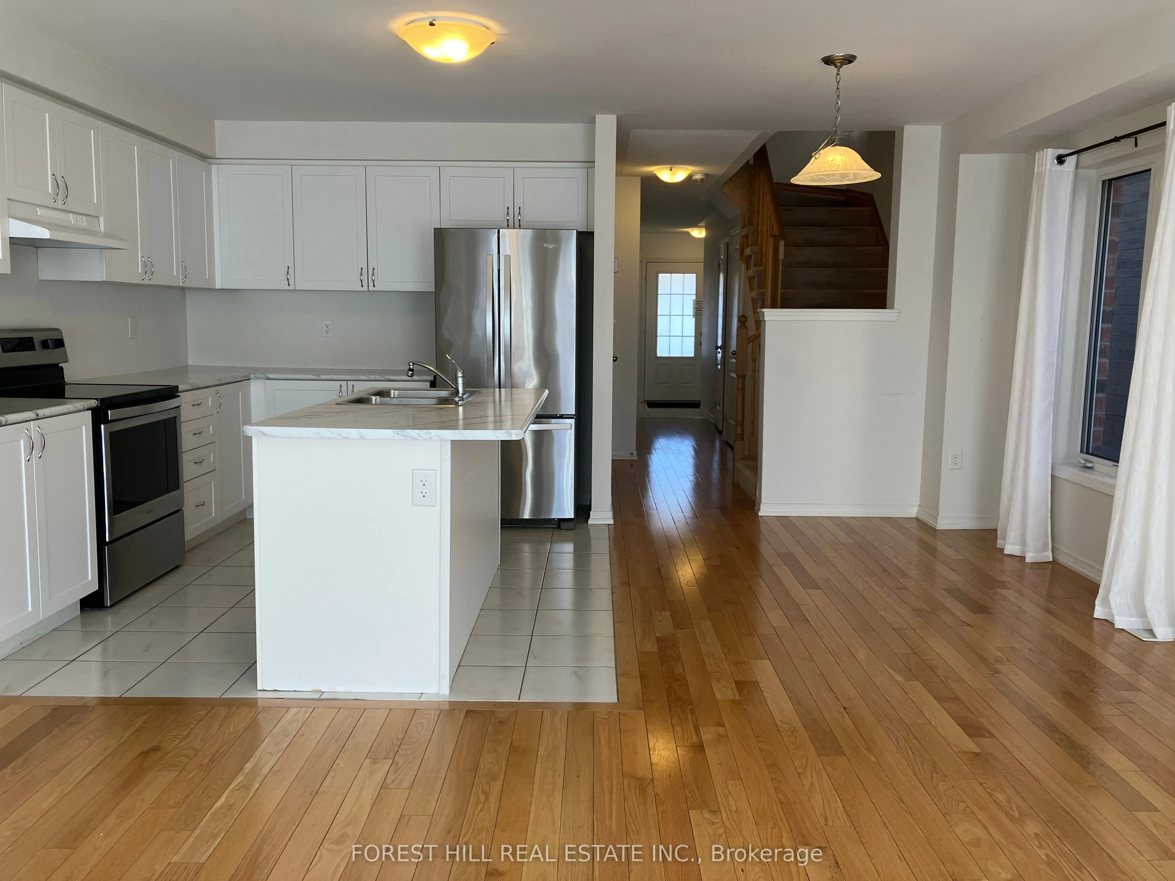 2448 Equestrian Crescent