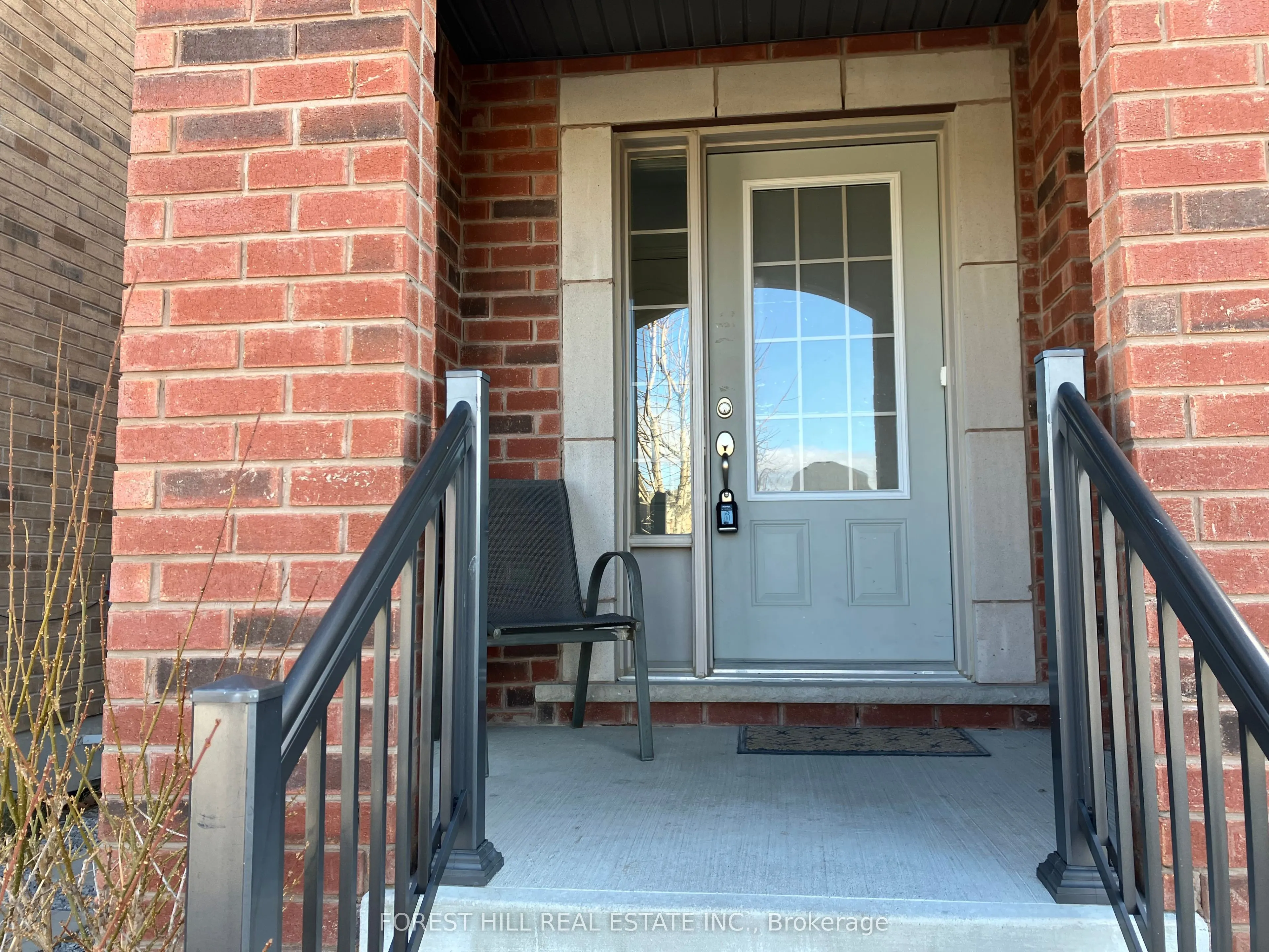 2448 Equestrian Crescent