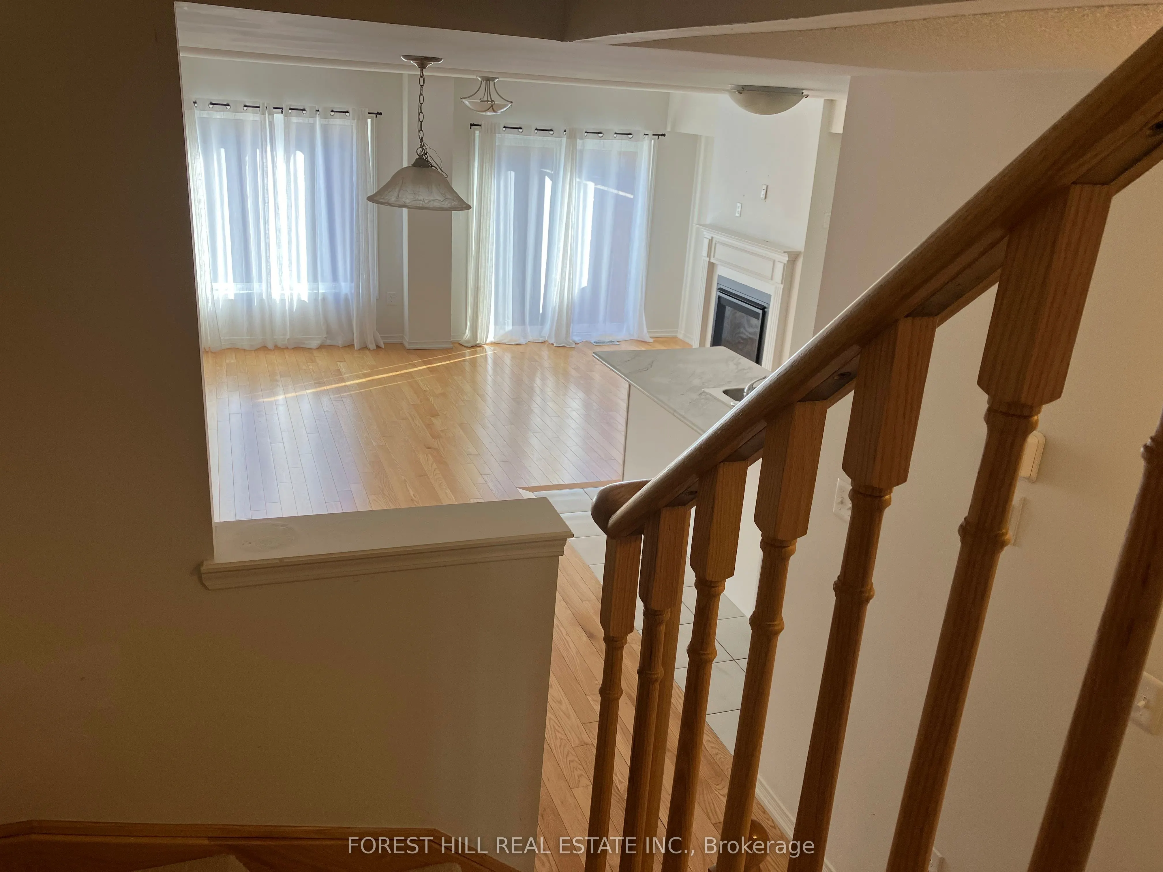 2448 Equestrian Crescent