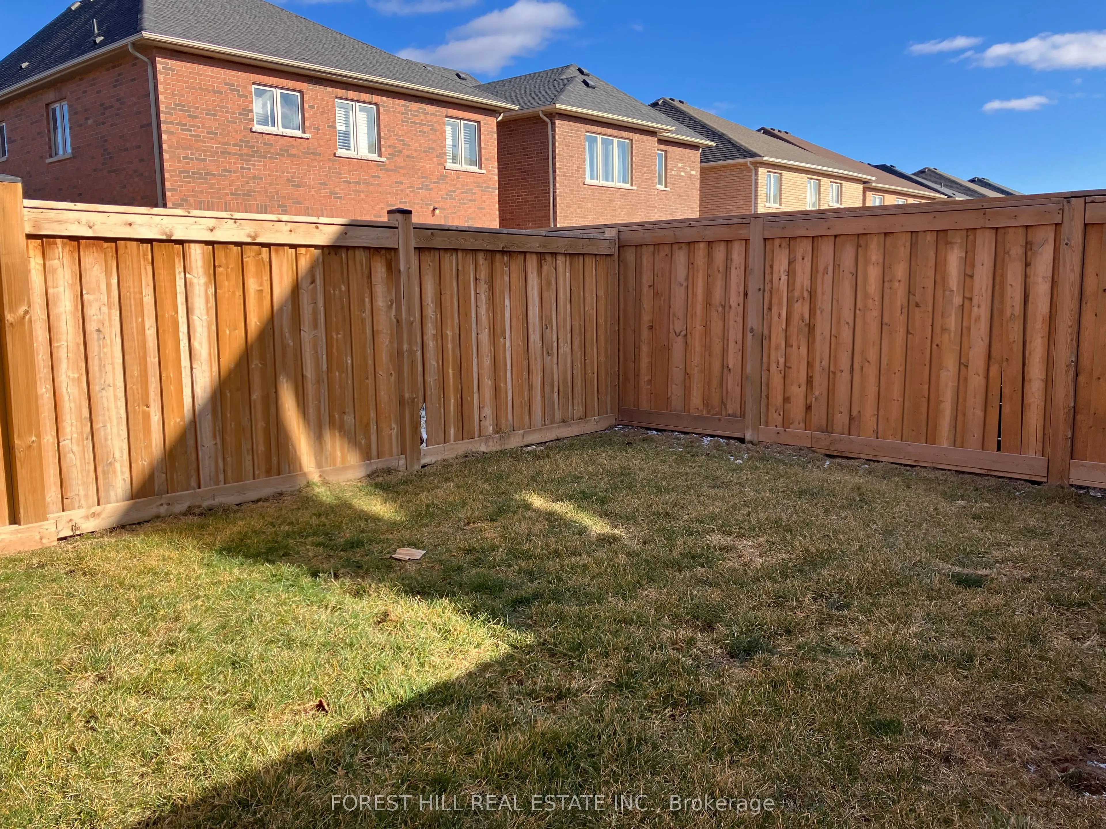 2448 Equestrian Crescent