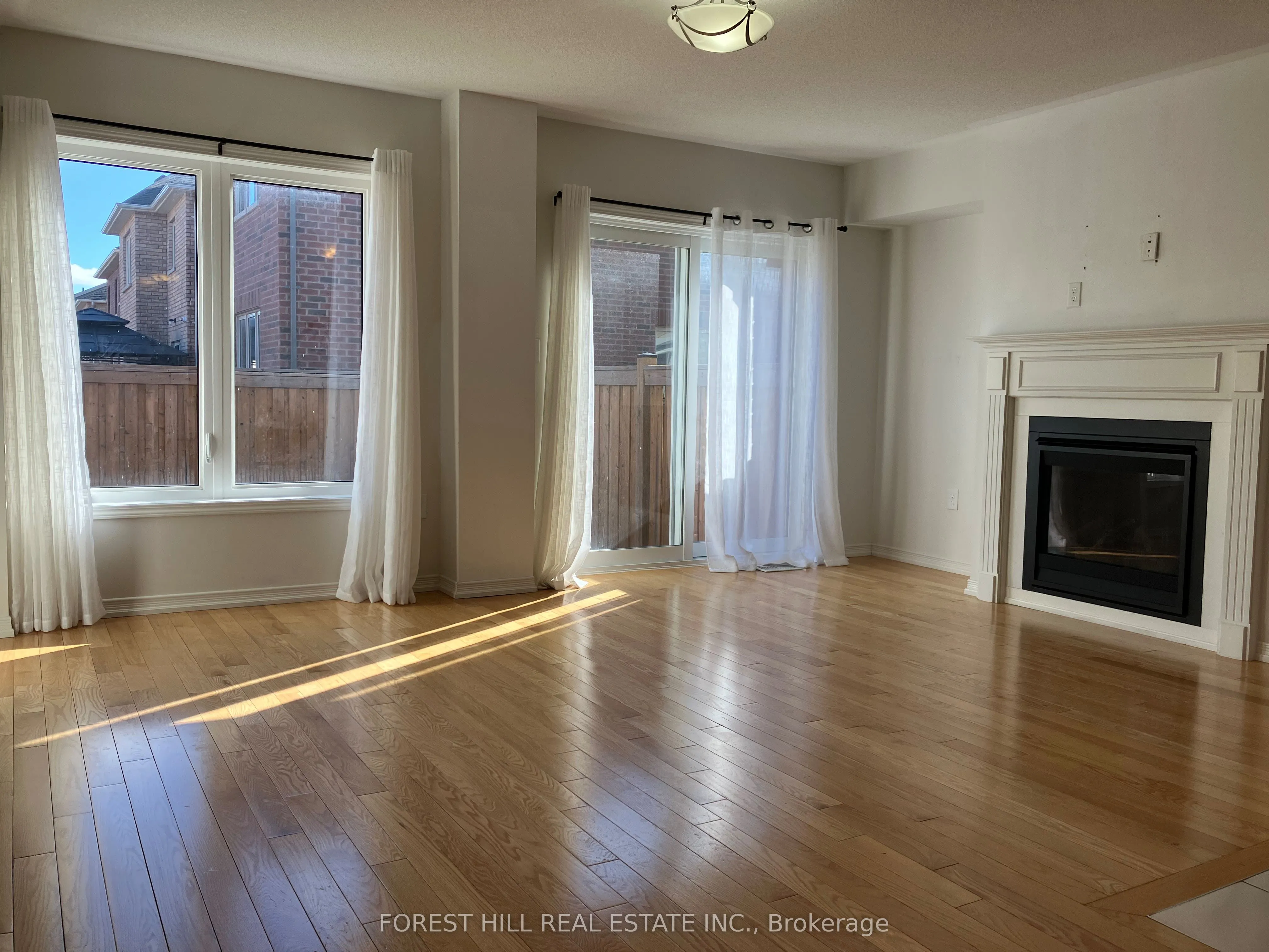 2448 Equestrian Crescent