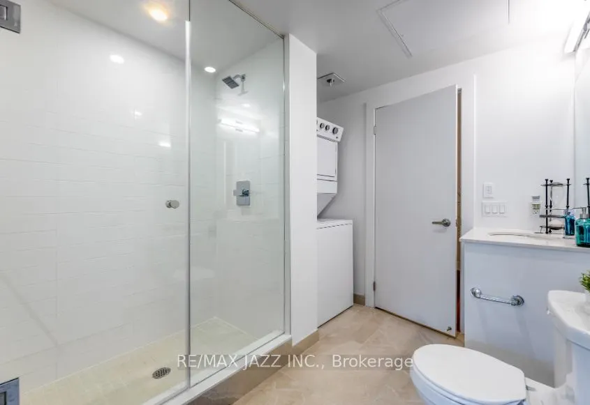 80 Bond Street E #918
