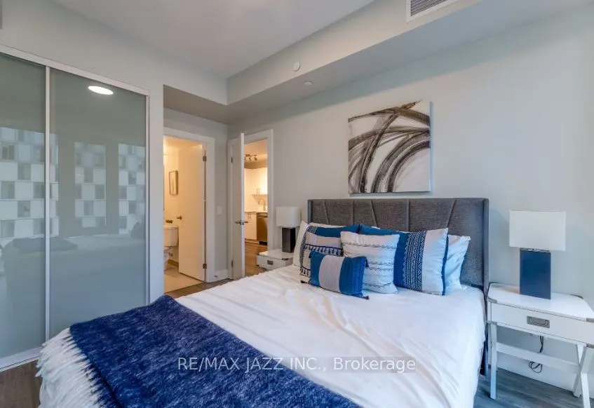 80 Bond Street E #918