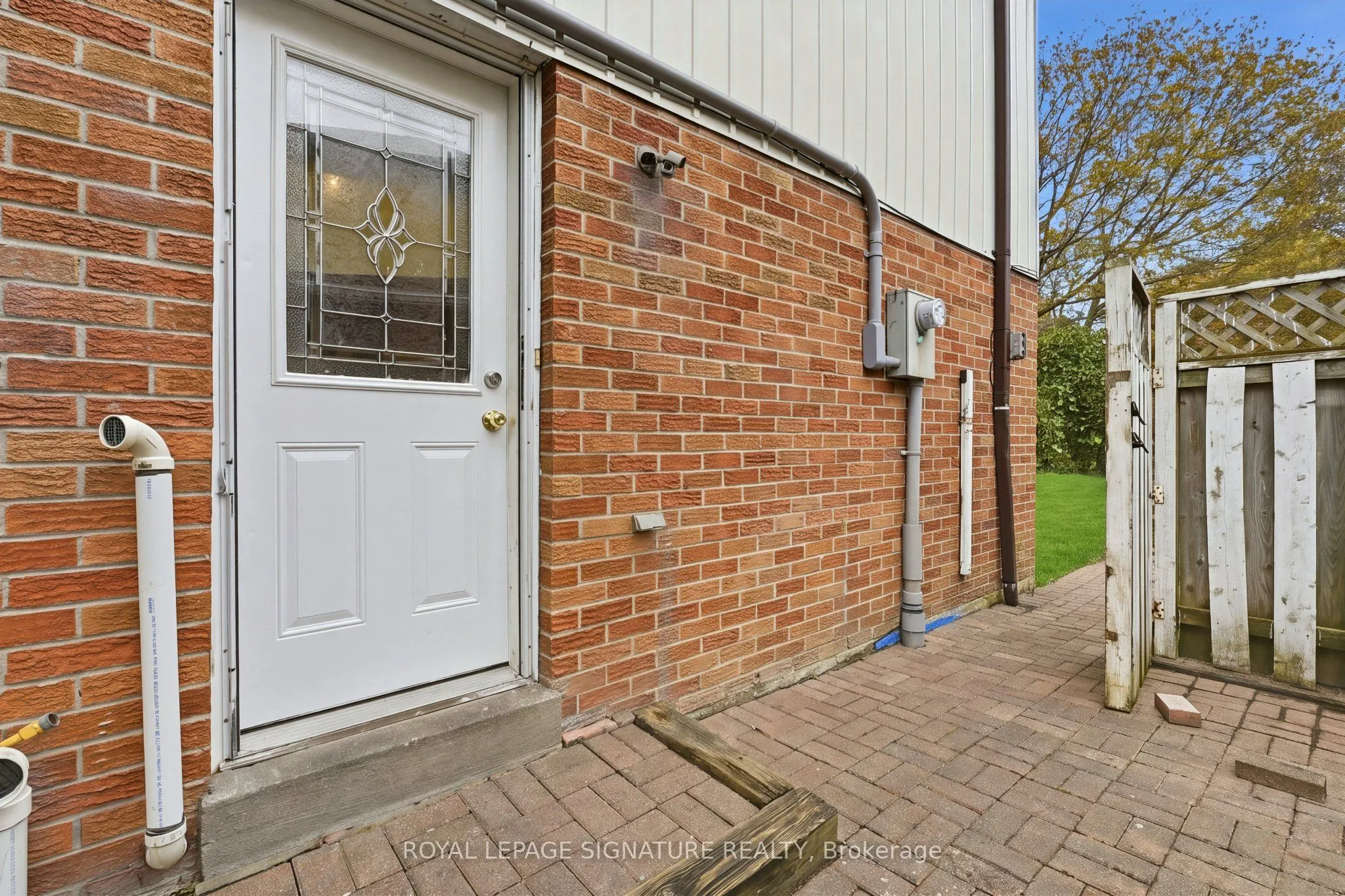 19 Starlake Drive