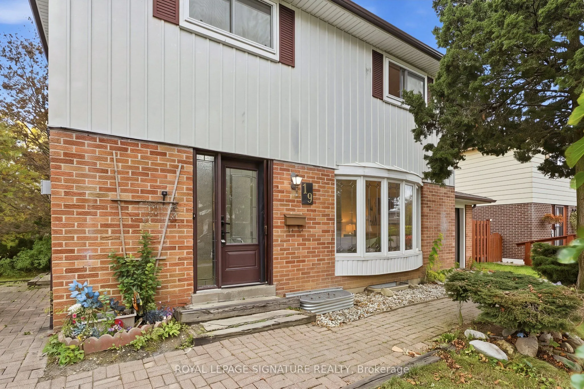 19 Starlake Drive