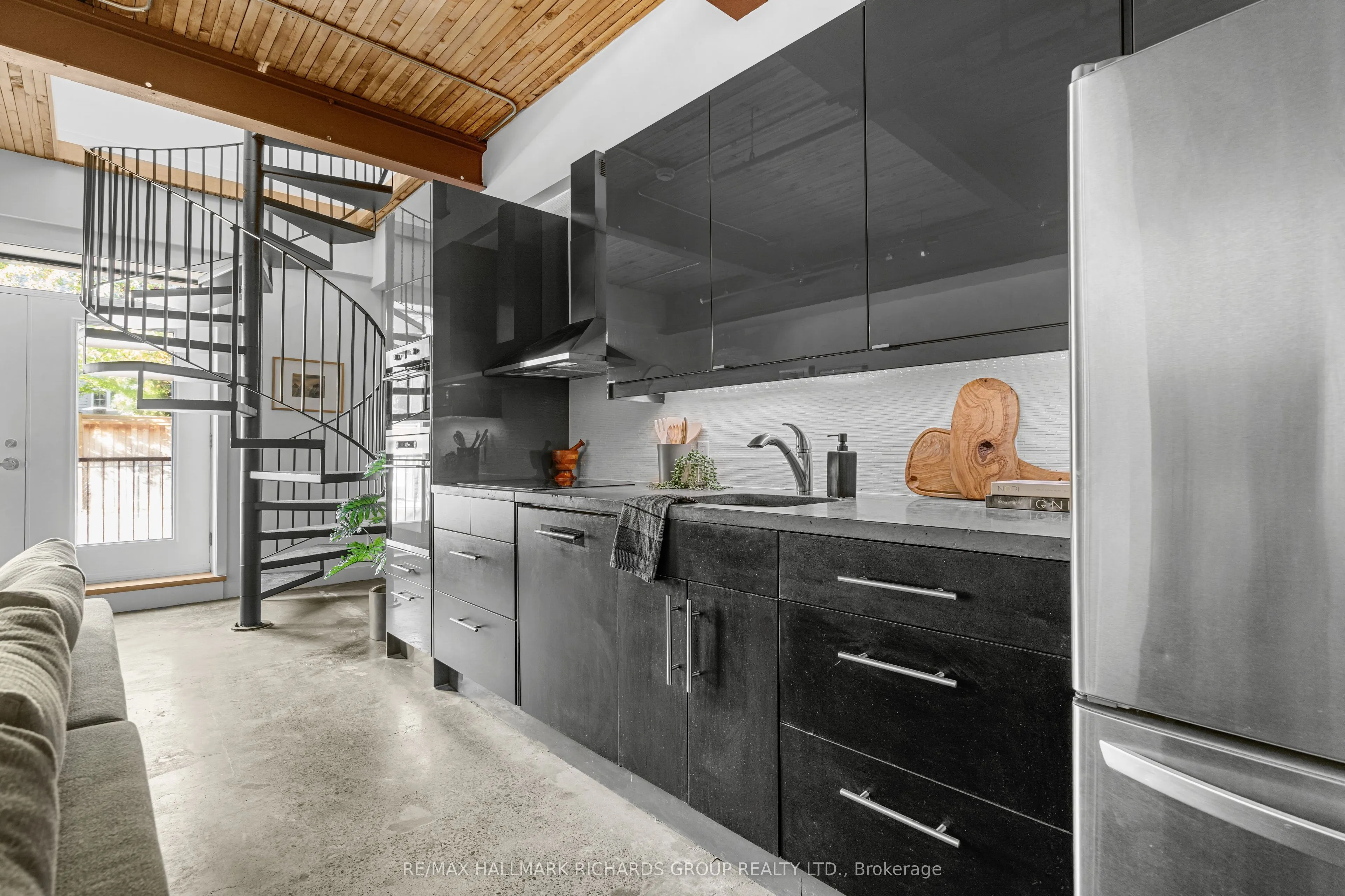 326 Carlaw Avenue #118