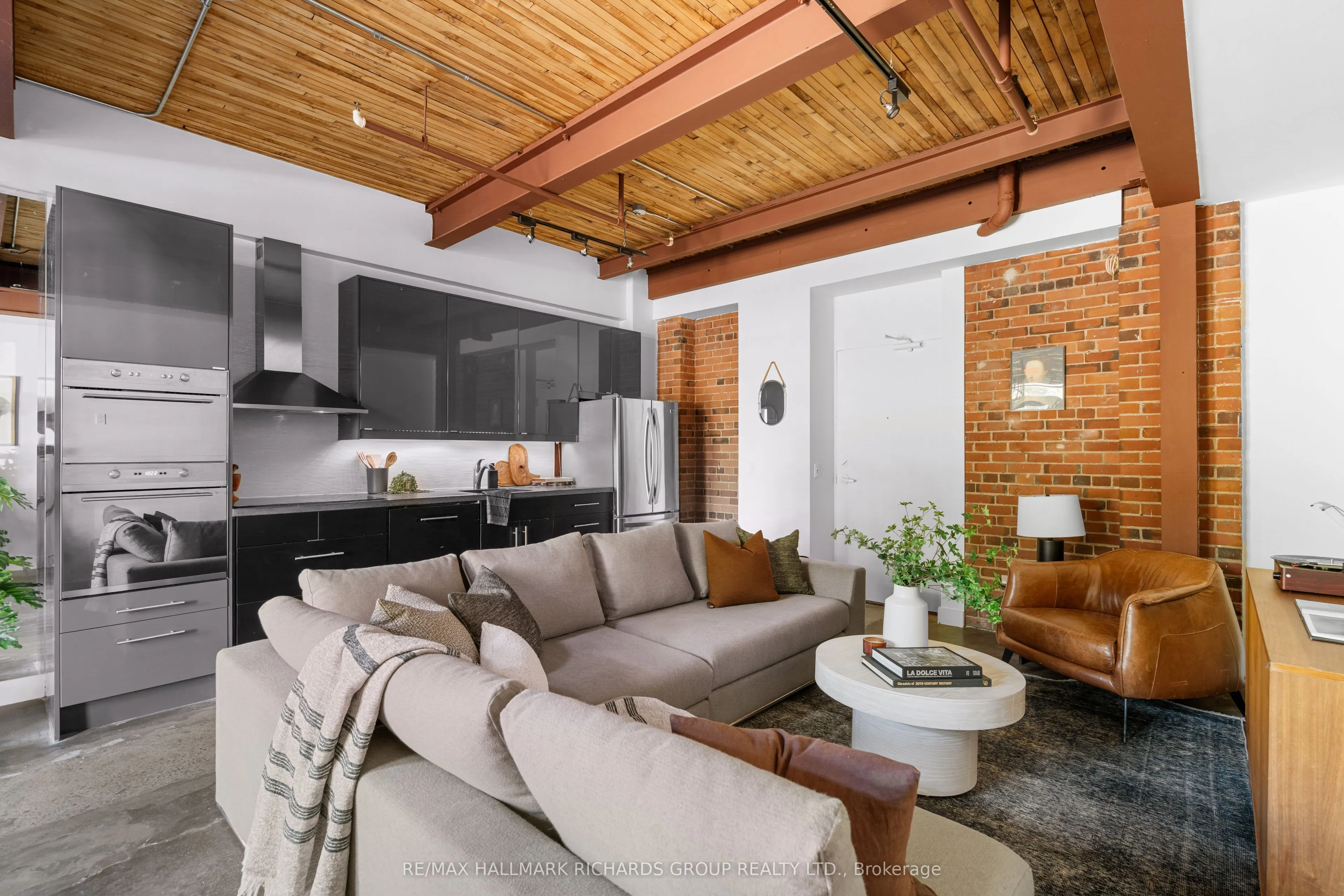 326 Carlaw Avenue #118