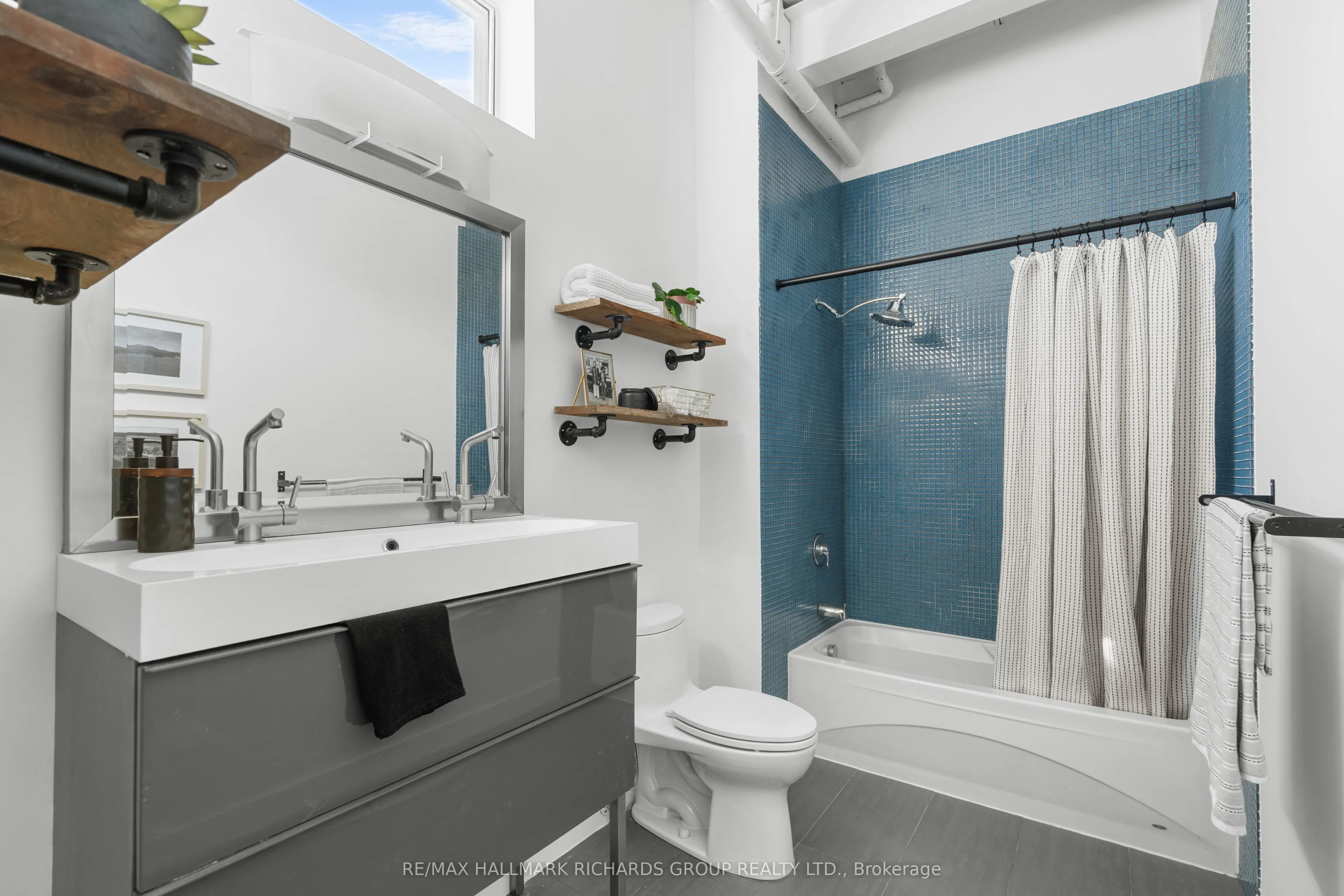 326 Carlaw Avenue #118