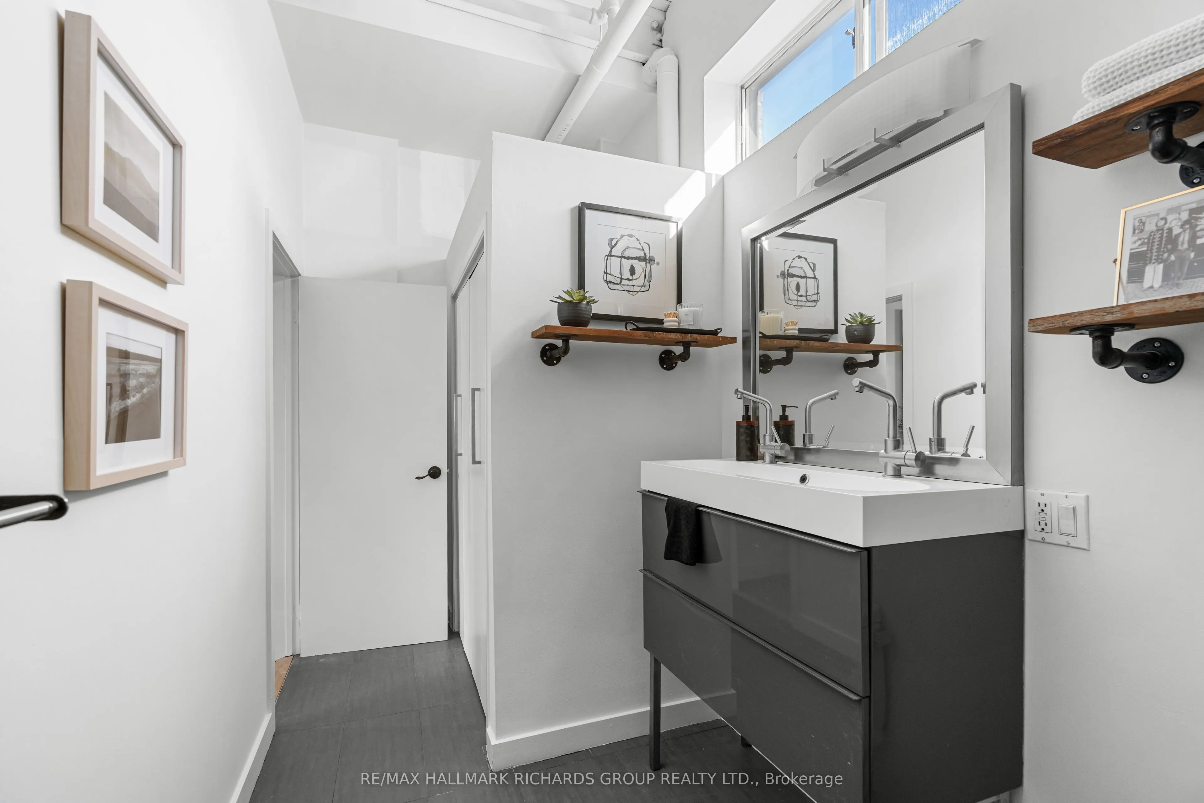 326 Carlaw Avenue #118