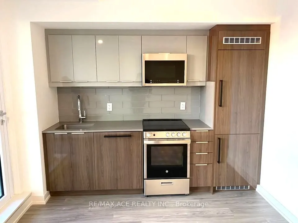 90 Glen Everest Road #402