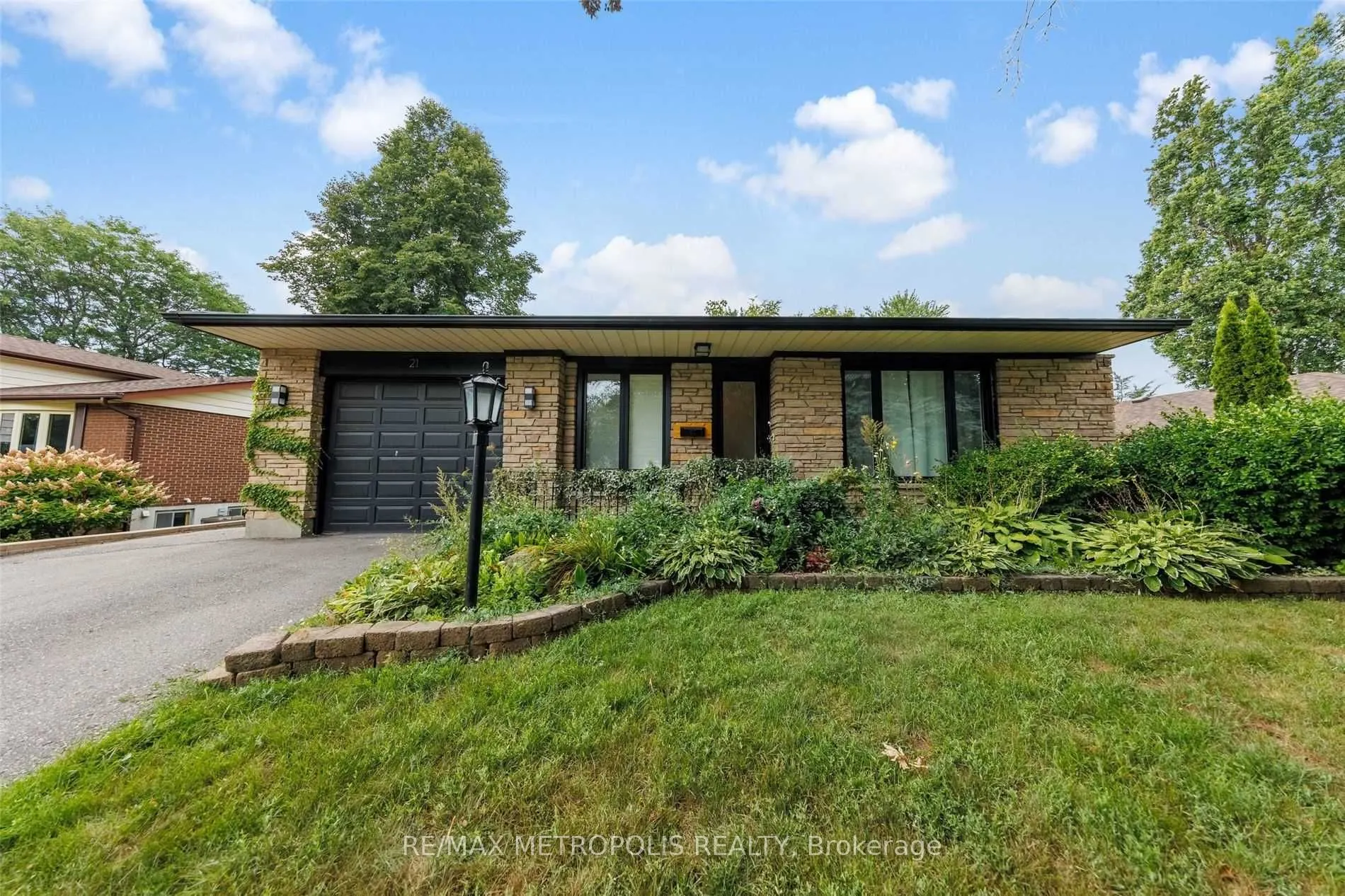 21 Hills Road #Main