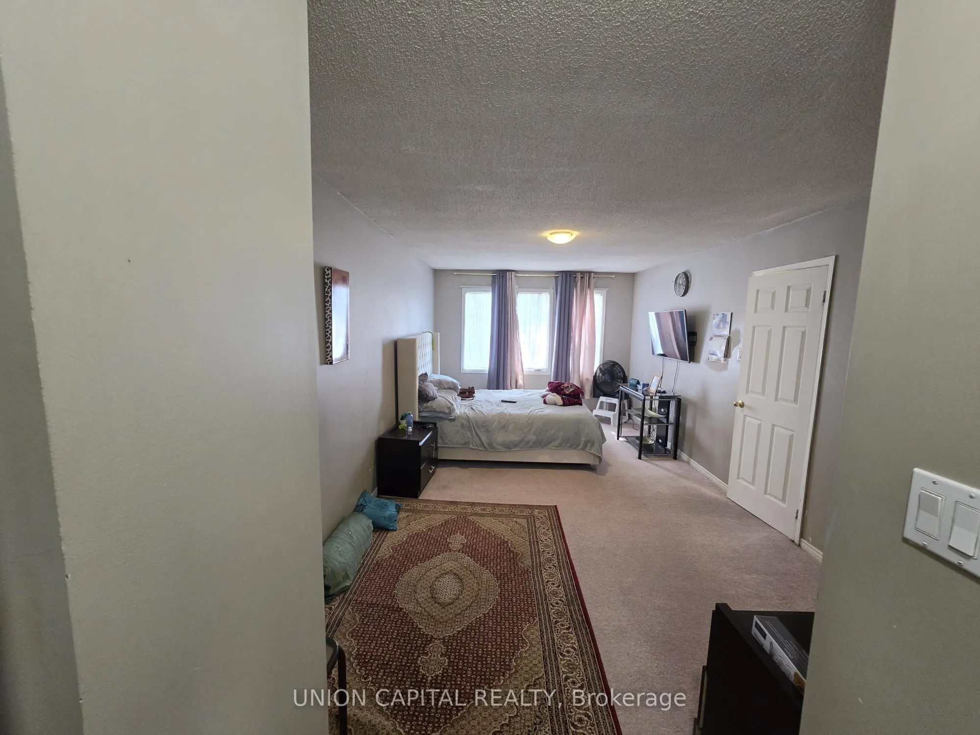 2363 Strathmore Crescent