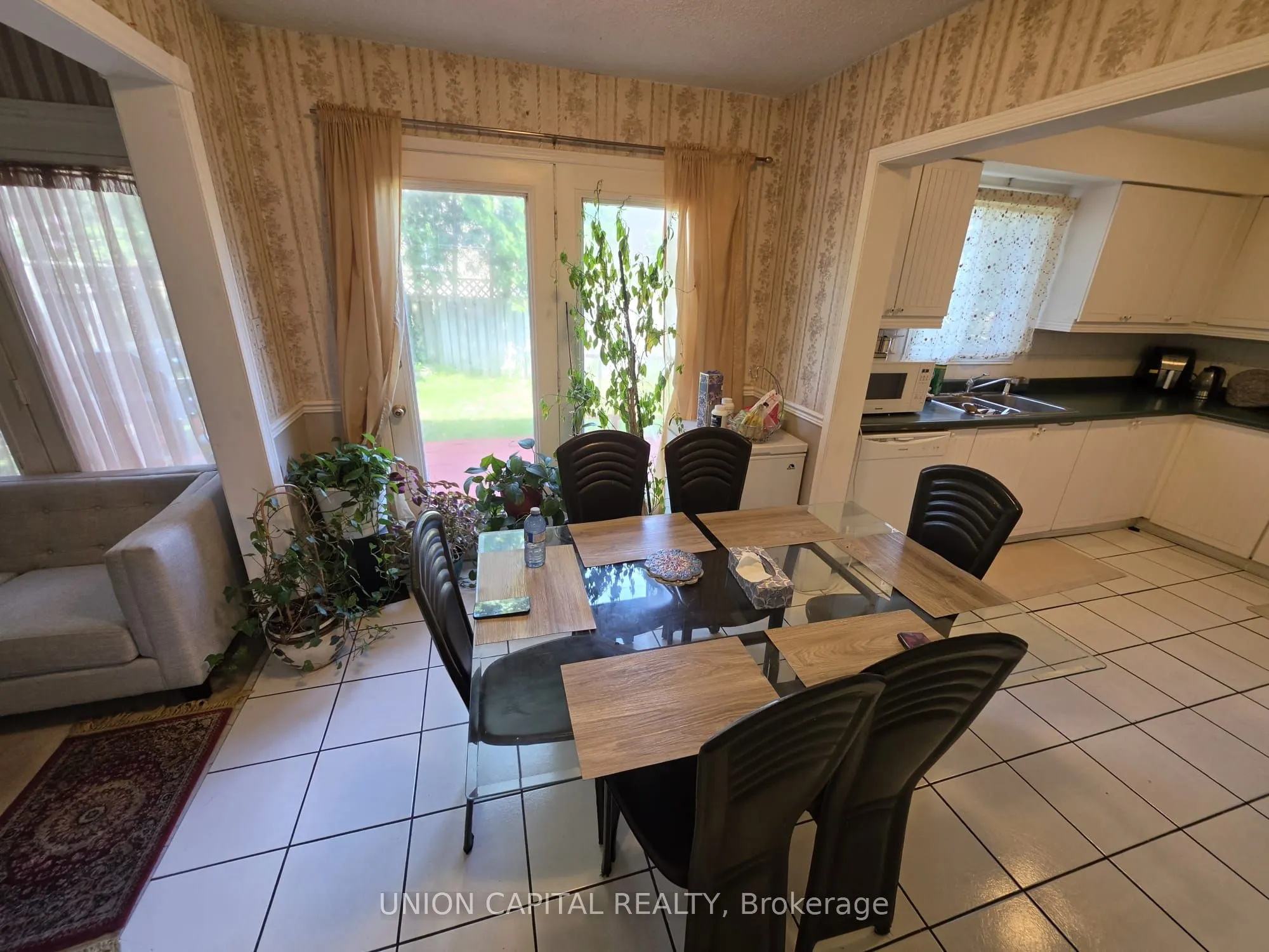 2363 Strathmore Crescent