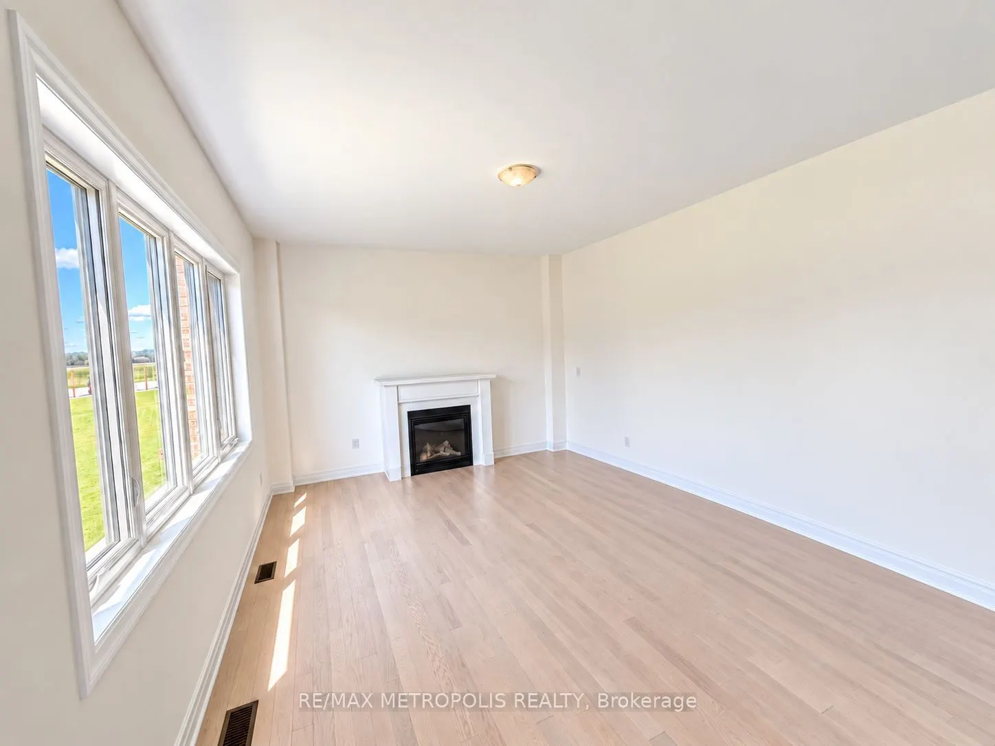 2224 Beckman Crescent