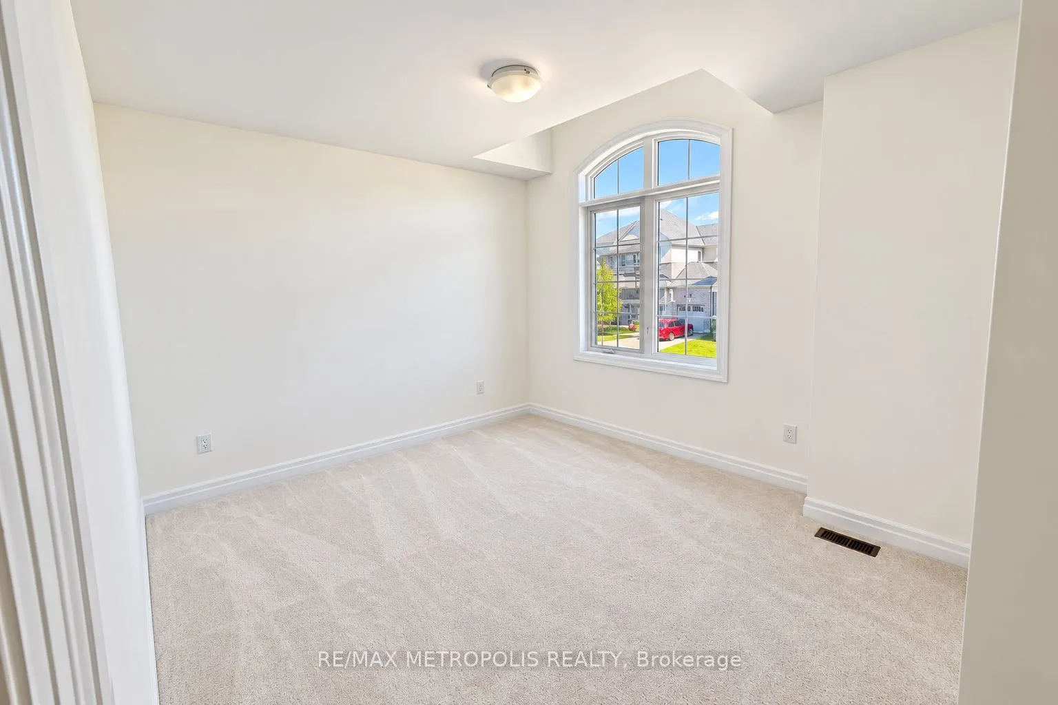 2224 Beckman Crescent