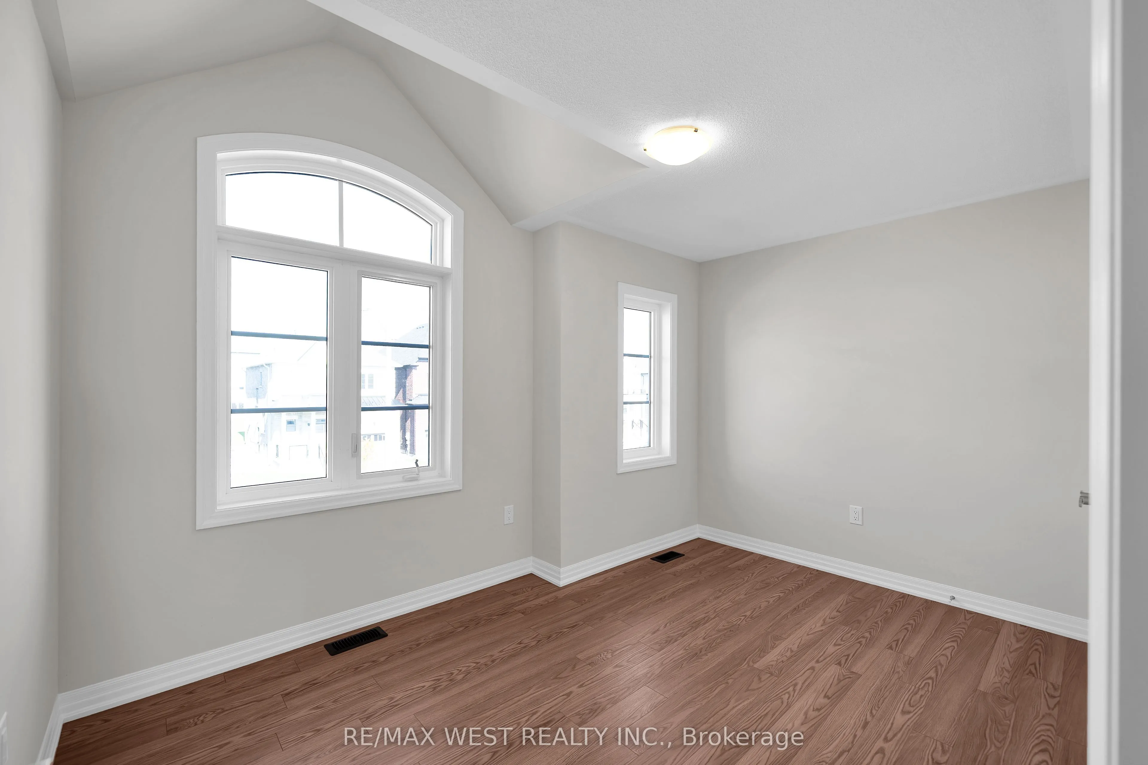 51 Northrop Avenue