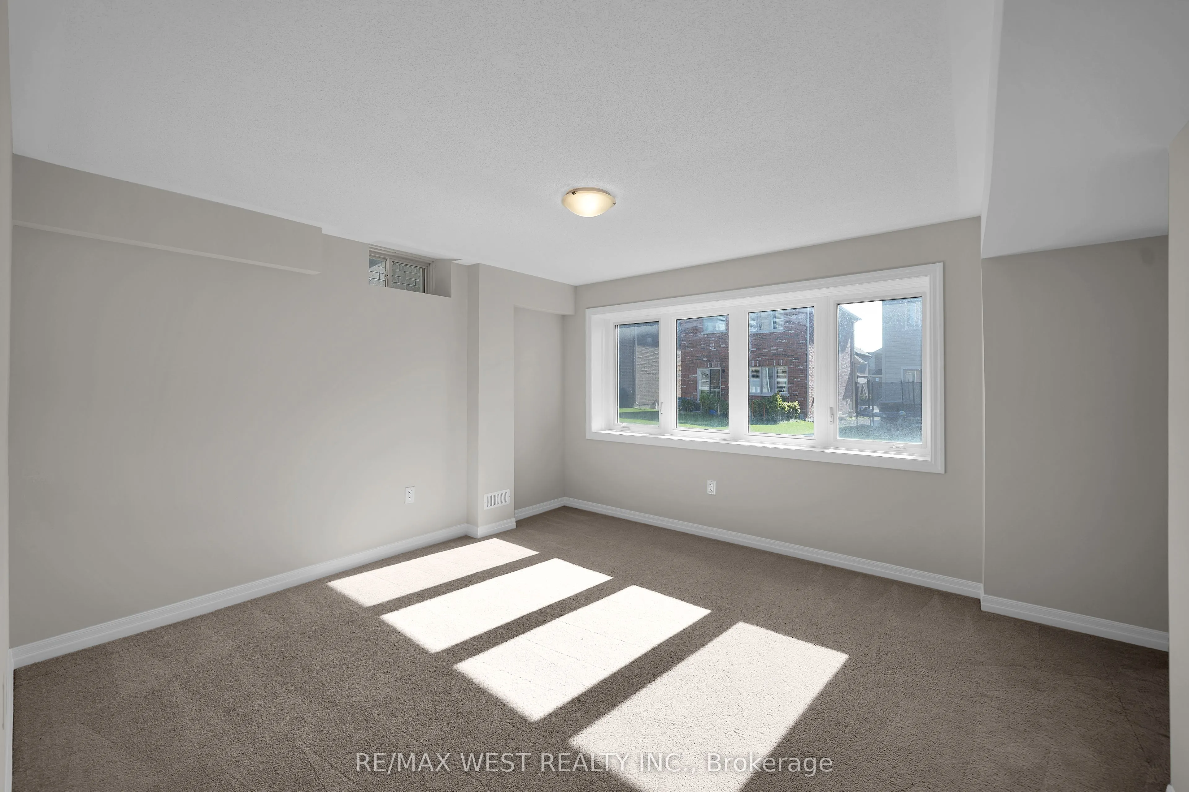 51 Northrop Avenue