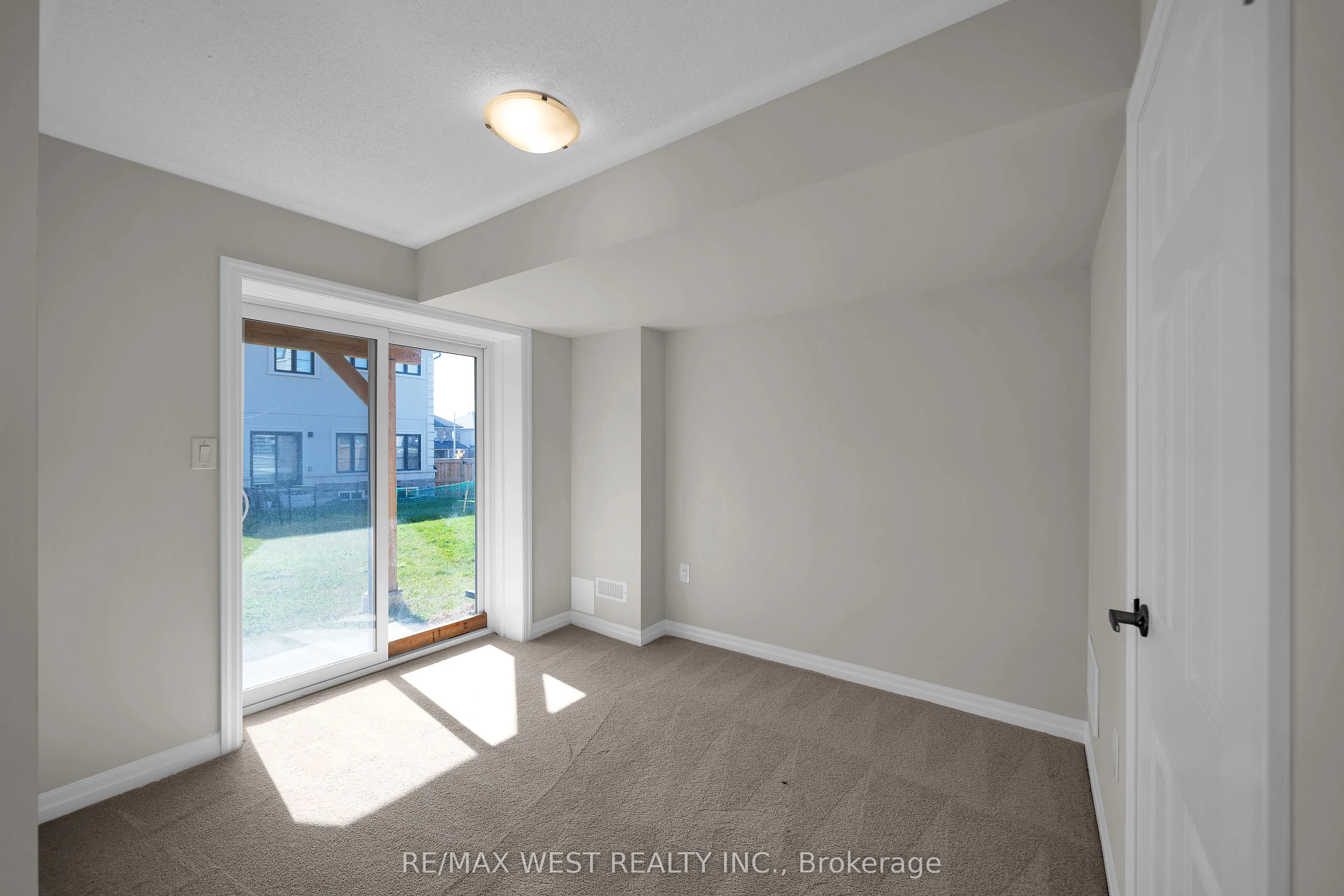 51 Northrop Avenue