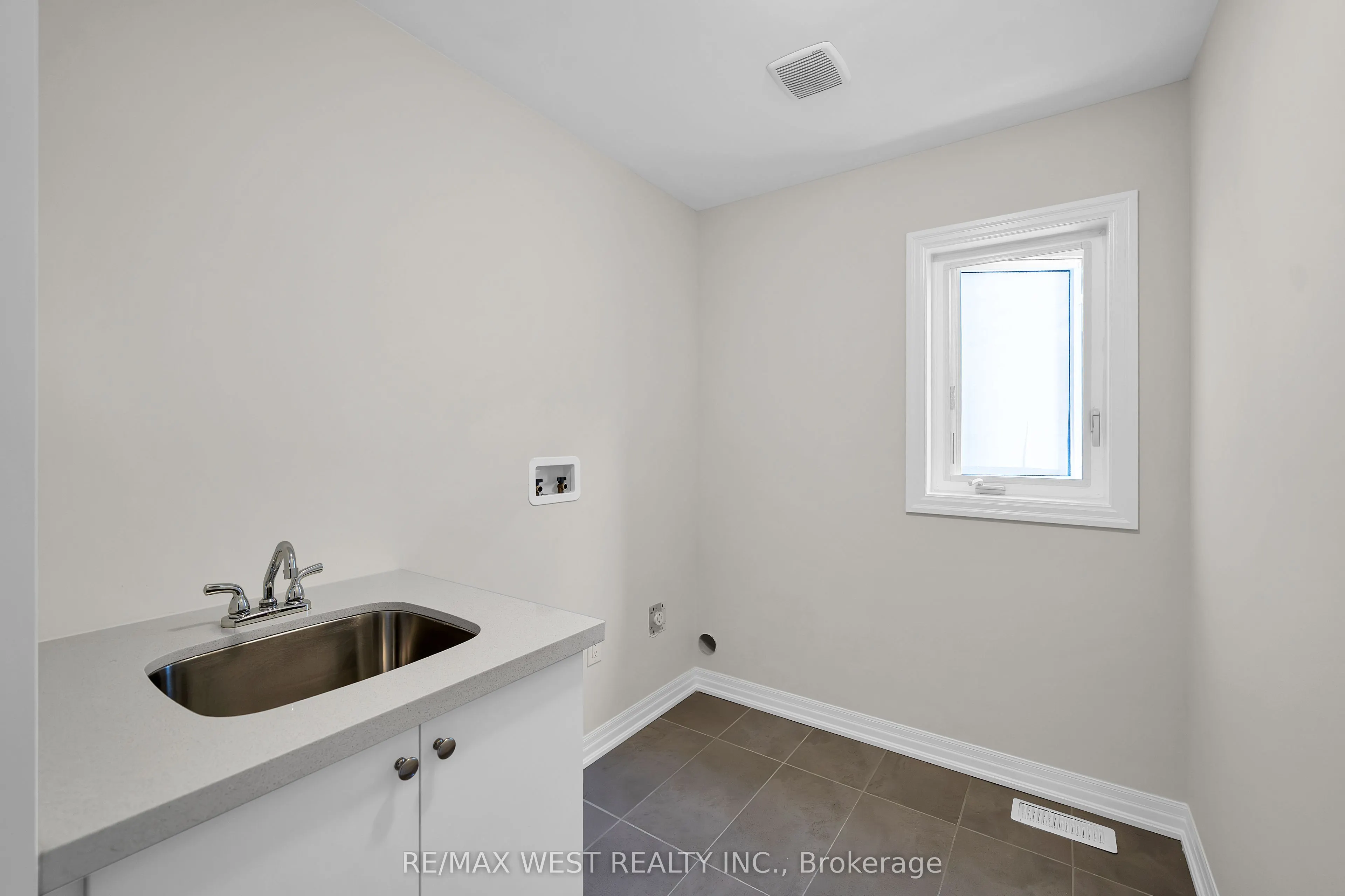 51 Northrop Avenue