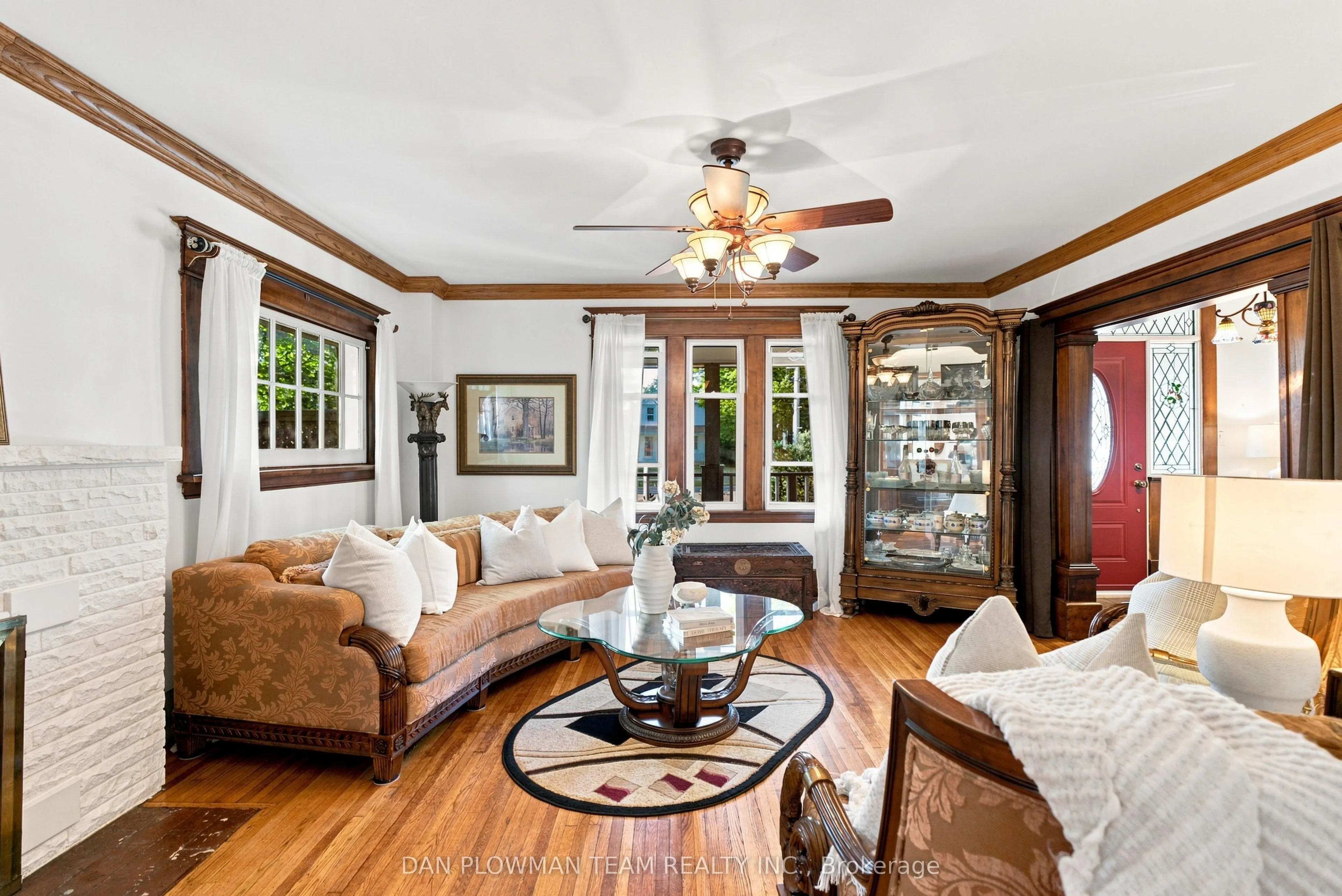 519 Kingston Road W