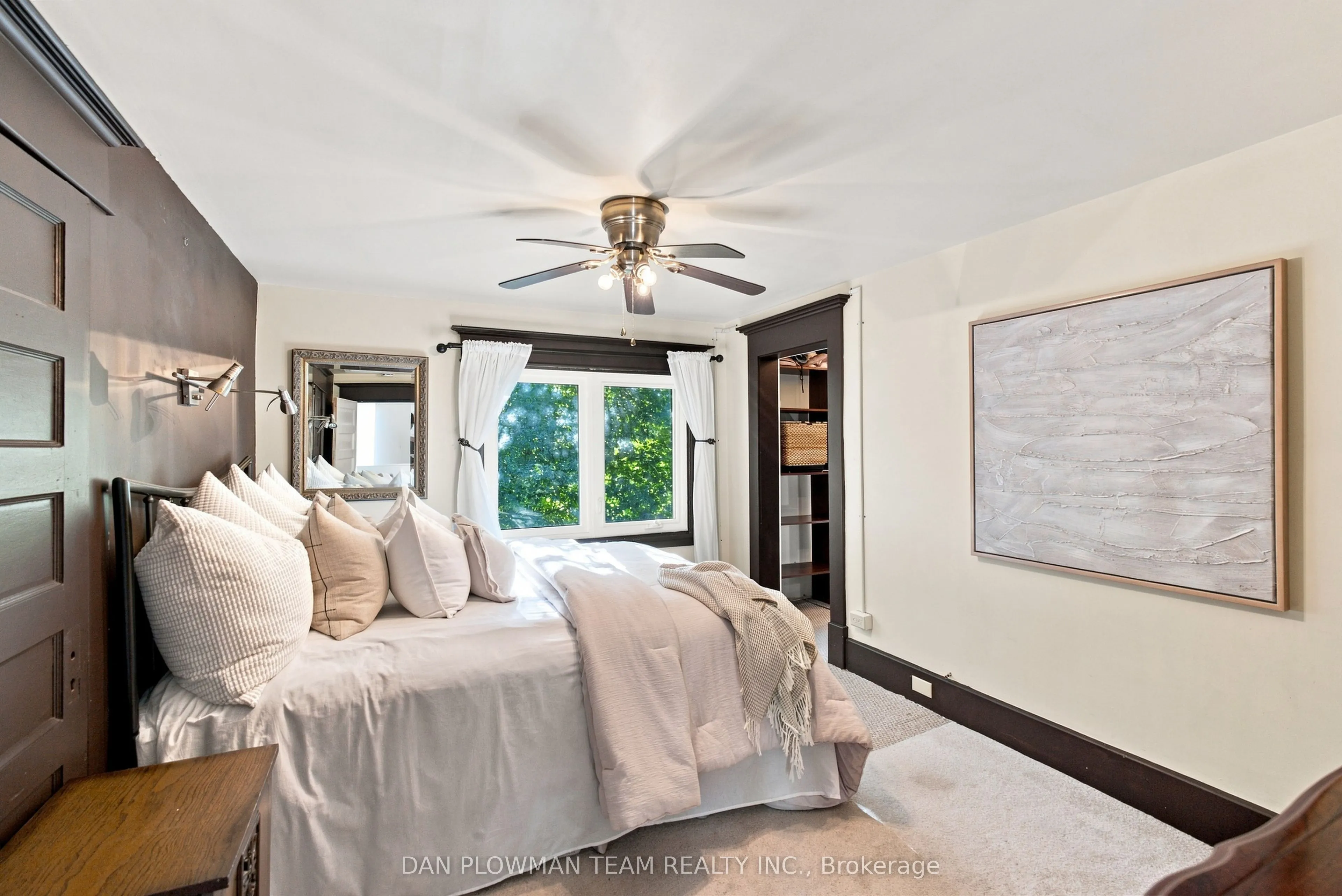 519 Kingston Road W