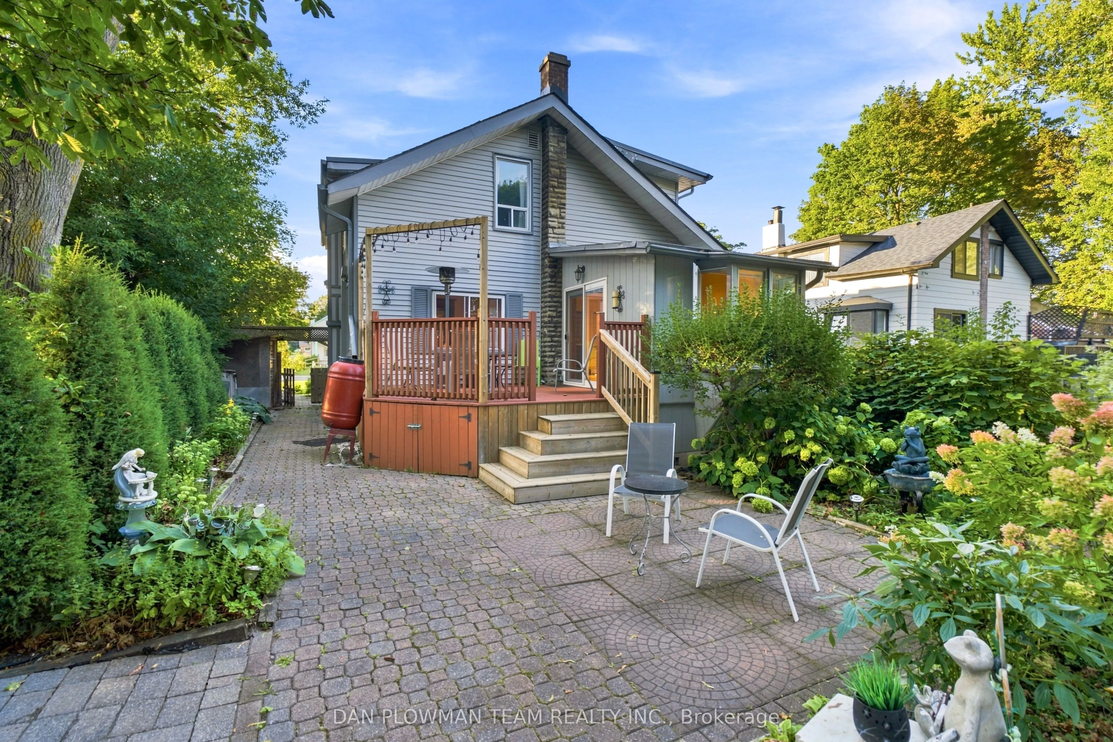 519 Kingston Road W