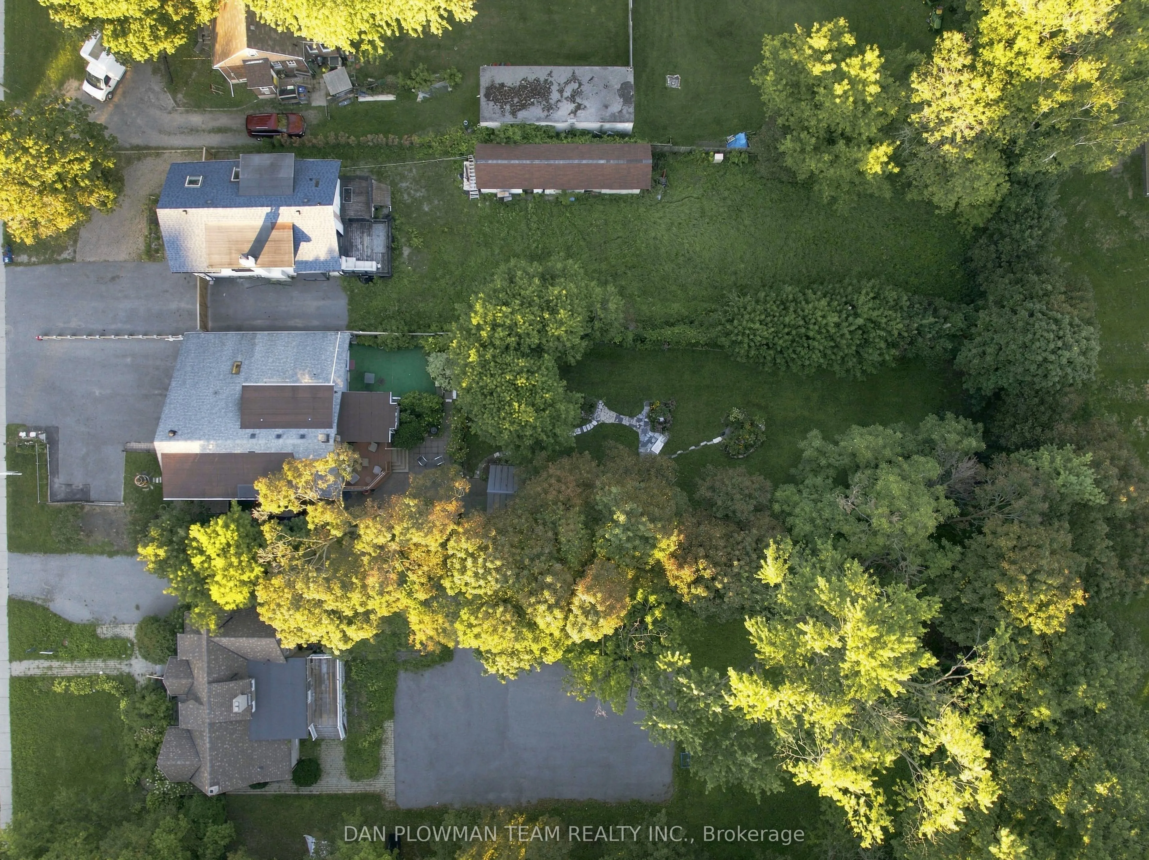 519 Kingston Road W