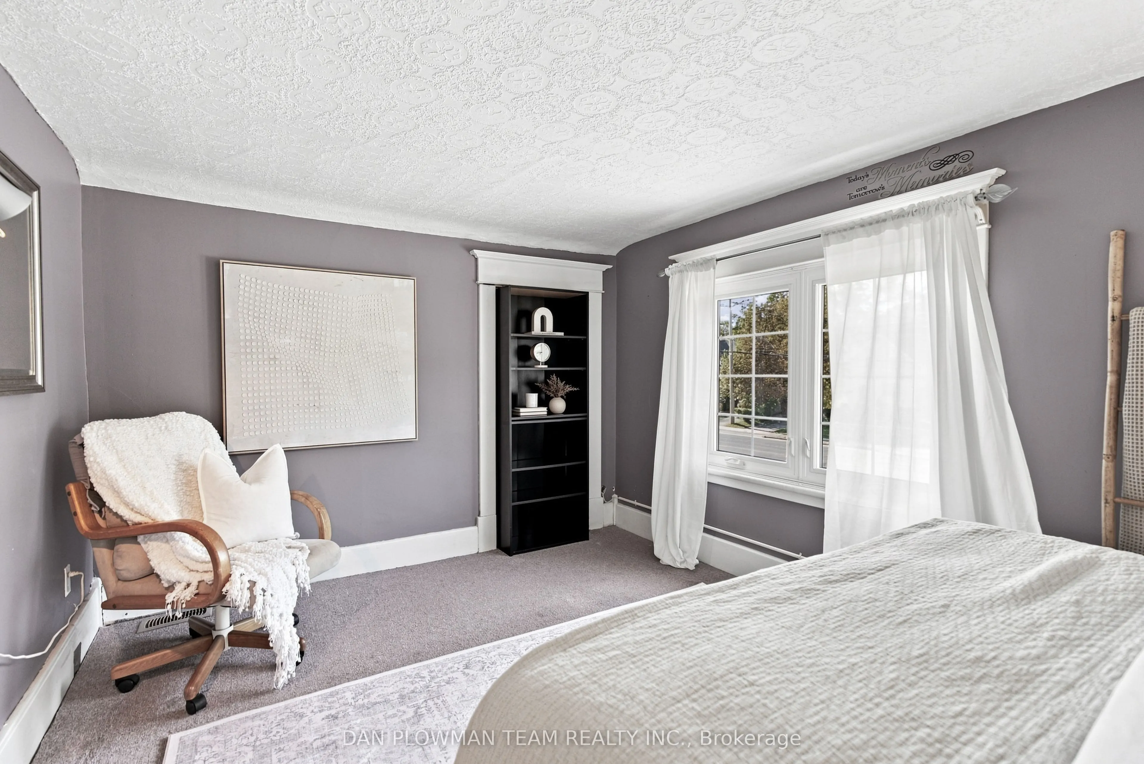 519 Kingston Road W