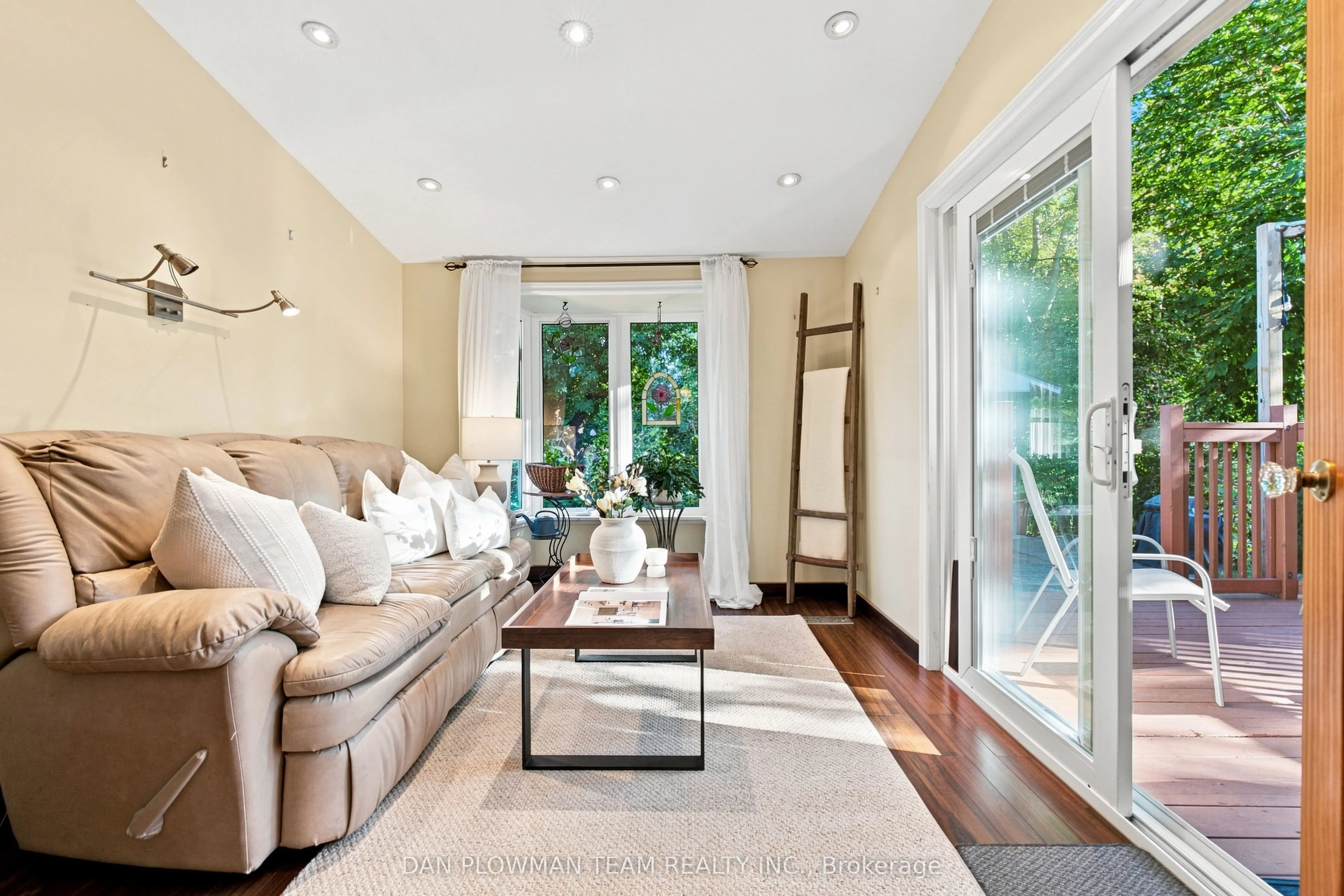 519 Kingston Road W