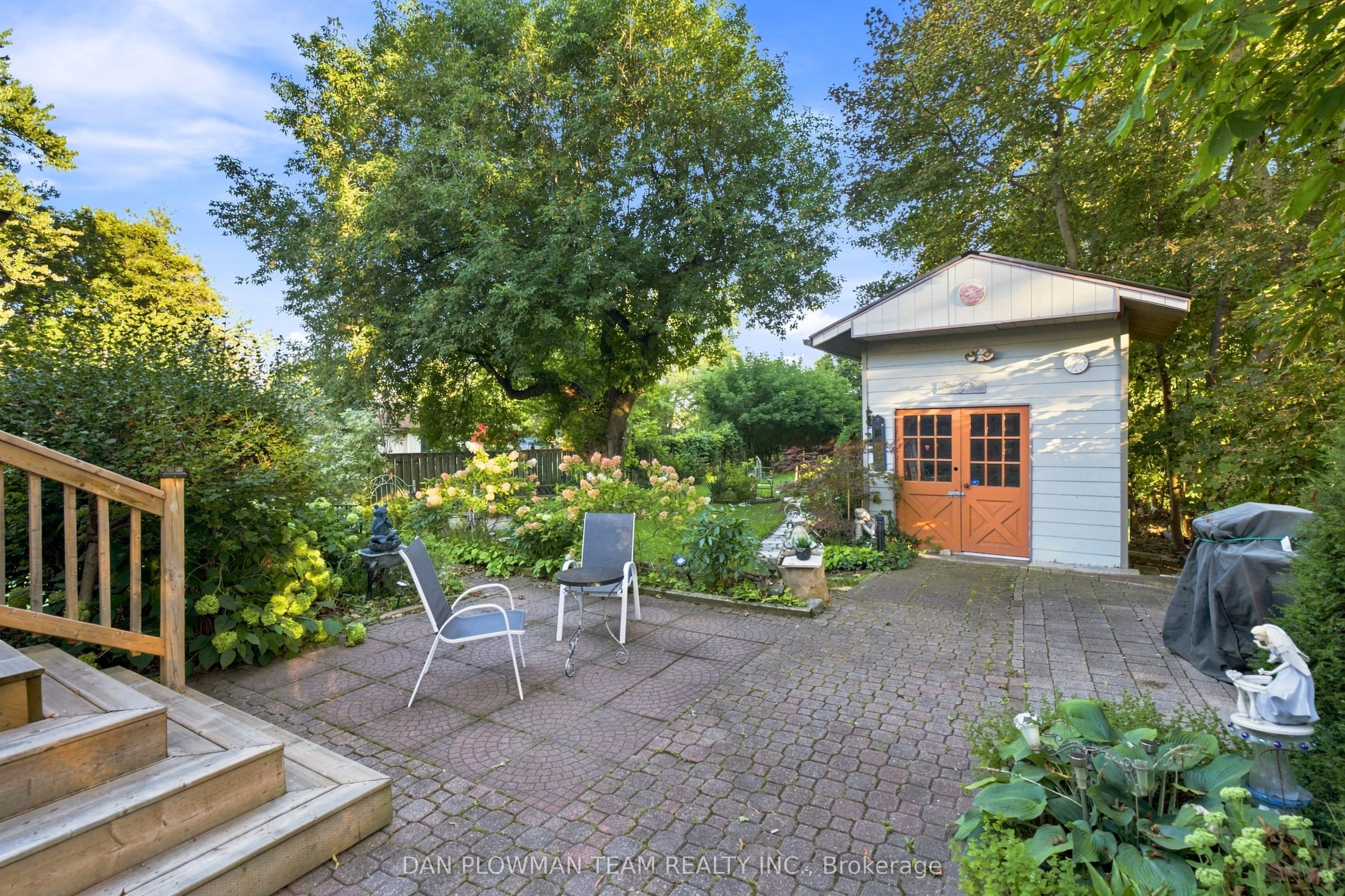 519 Kingston Road W
