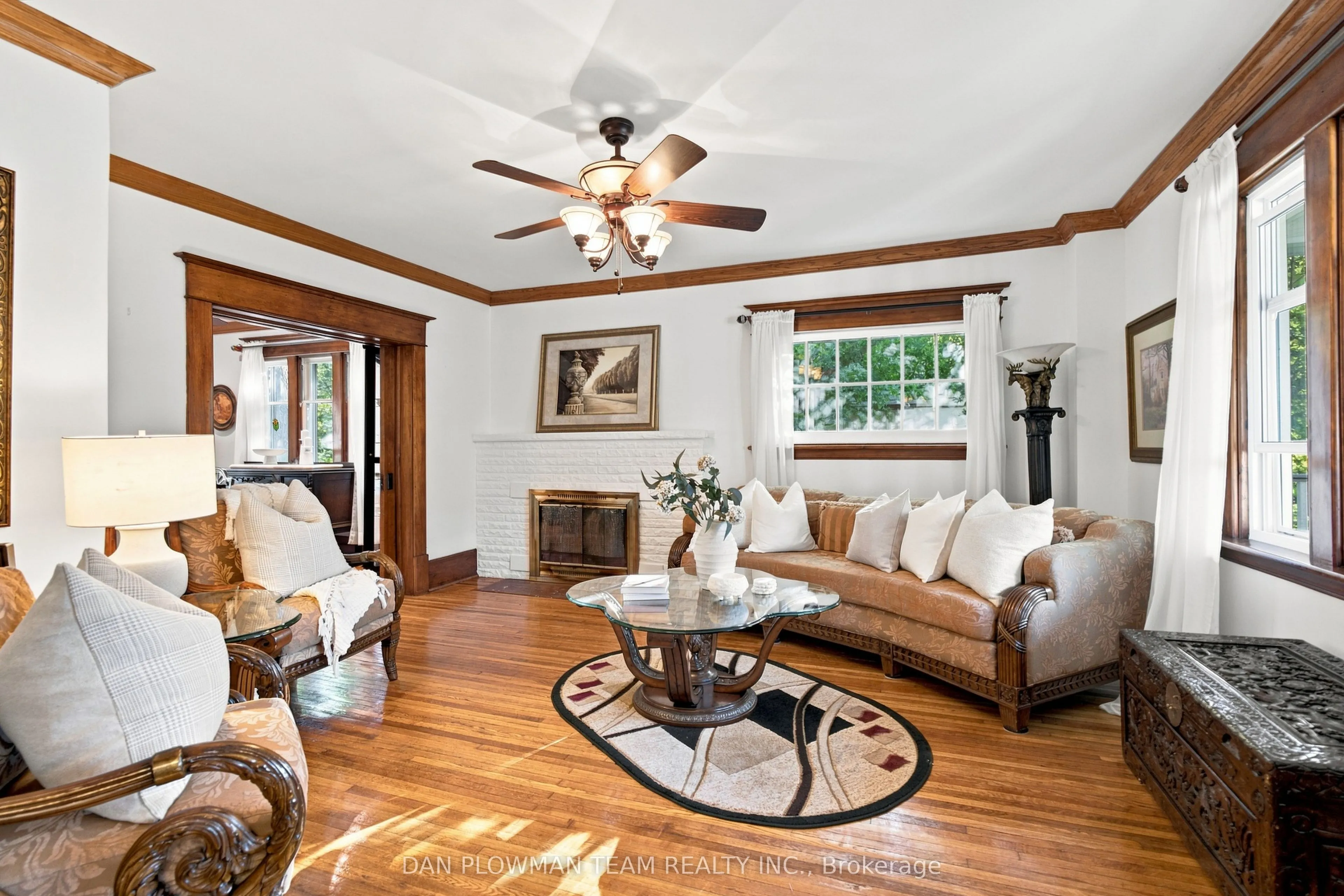 519 Kingston Road W