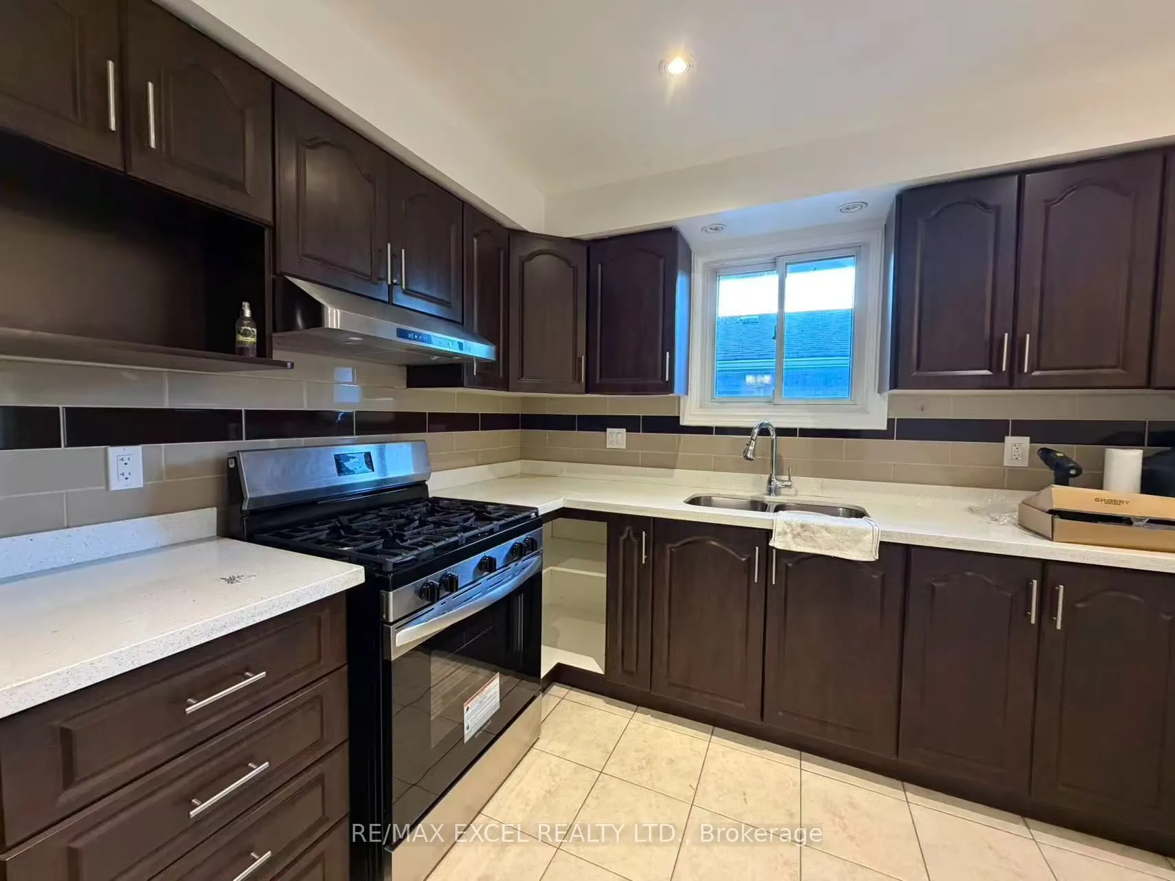 4 Lawnmere Crescent #Main Level